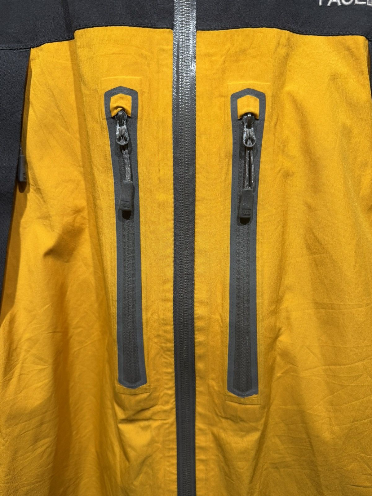 The North Face Vintage The North Face Summit Series Goretex Jacket Size US L / EU 52-54 / 3 - 8 Thumbnail
