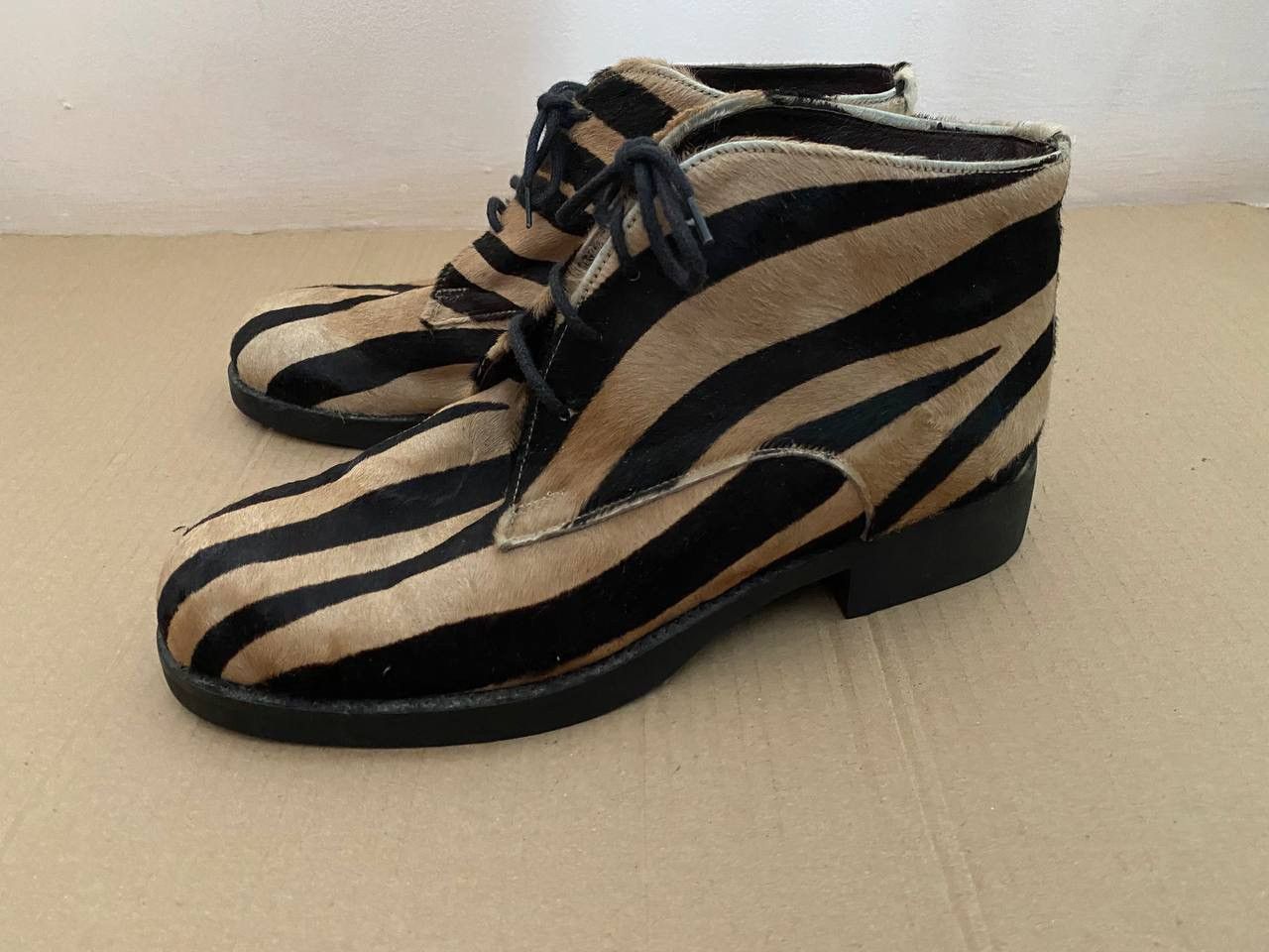 Designer 🦓Vintage Real Zebra Fur Made in Italy Louis Norman Rare! Size US 10 / IT 40 - 1 Thumbnail