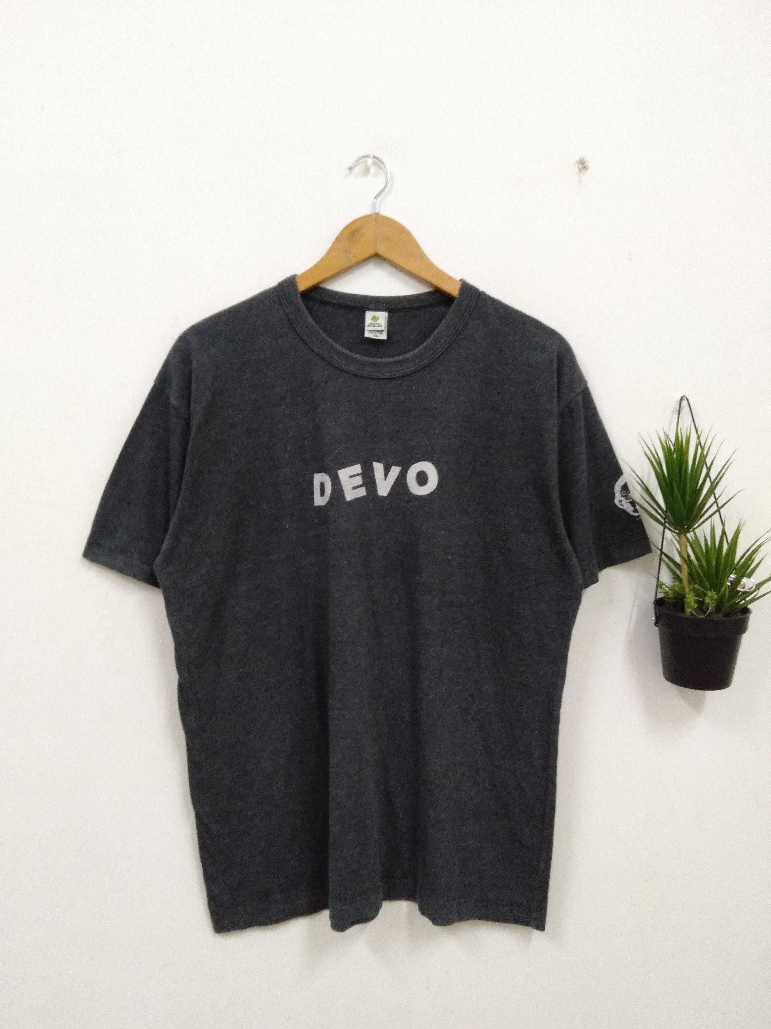 Band Tees Vintage 2000 DEVO Electronic Group band t shirt promo Size US XL / EU 56 / 4 - 1 Thumbnail