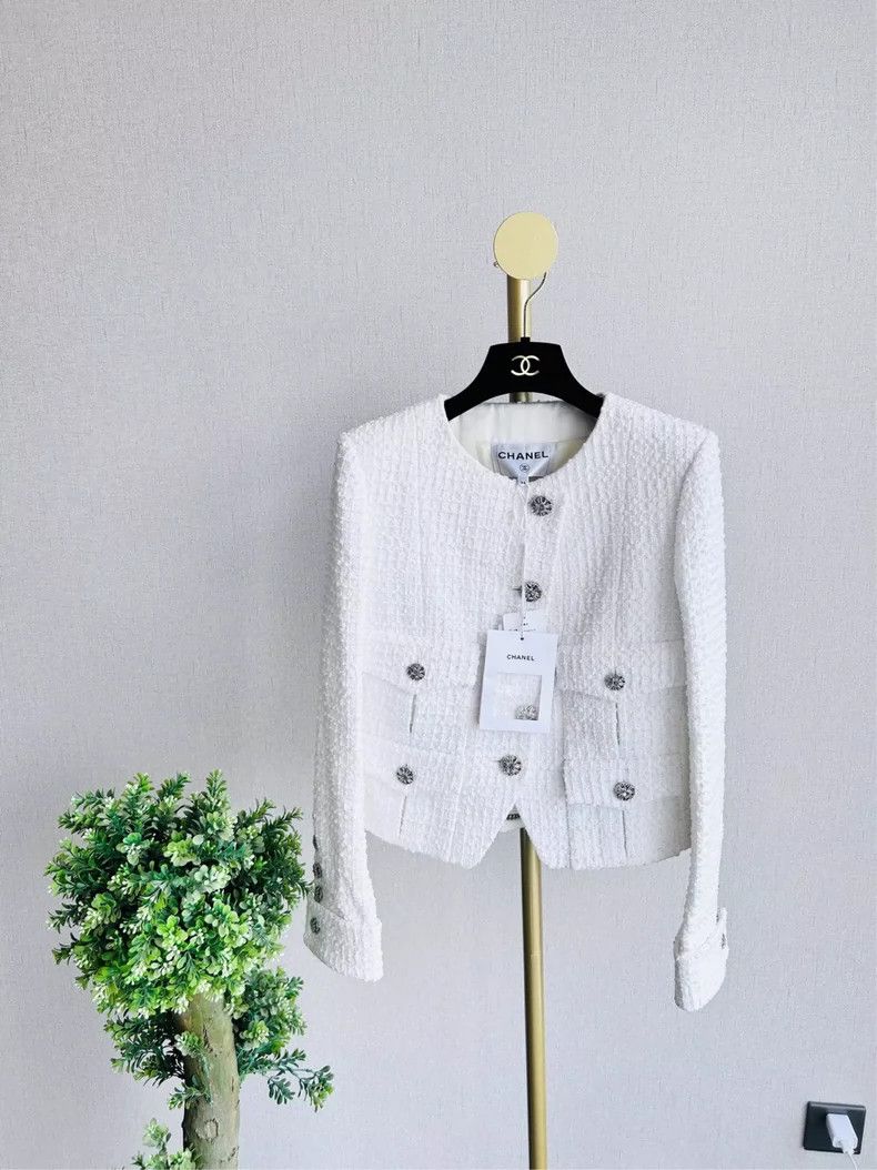 Chanel Chanel 22 Early Spring White Coat Size XXS / US 00 / IT 34 - 1 Thumbnail