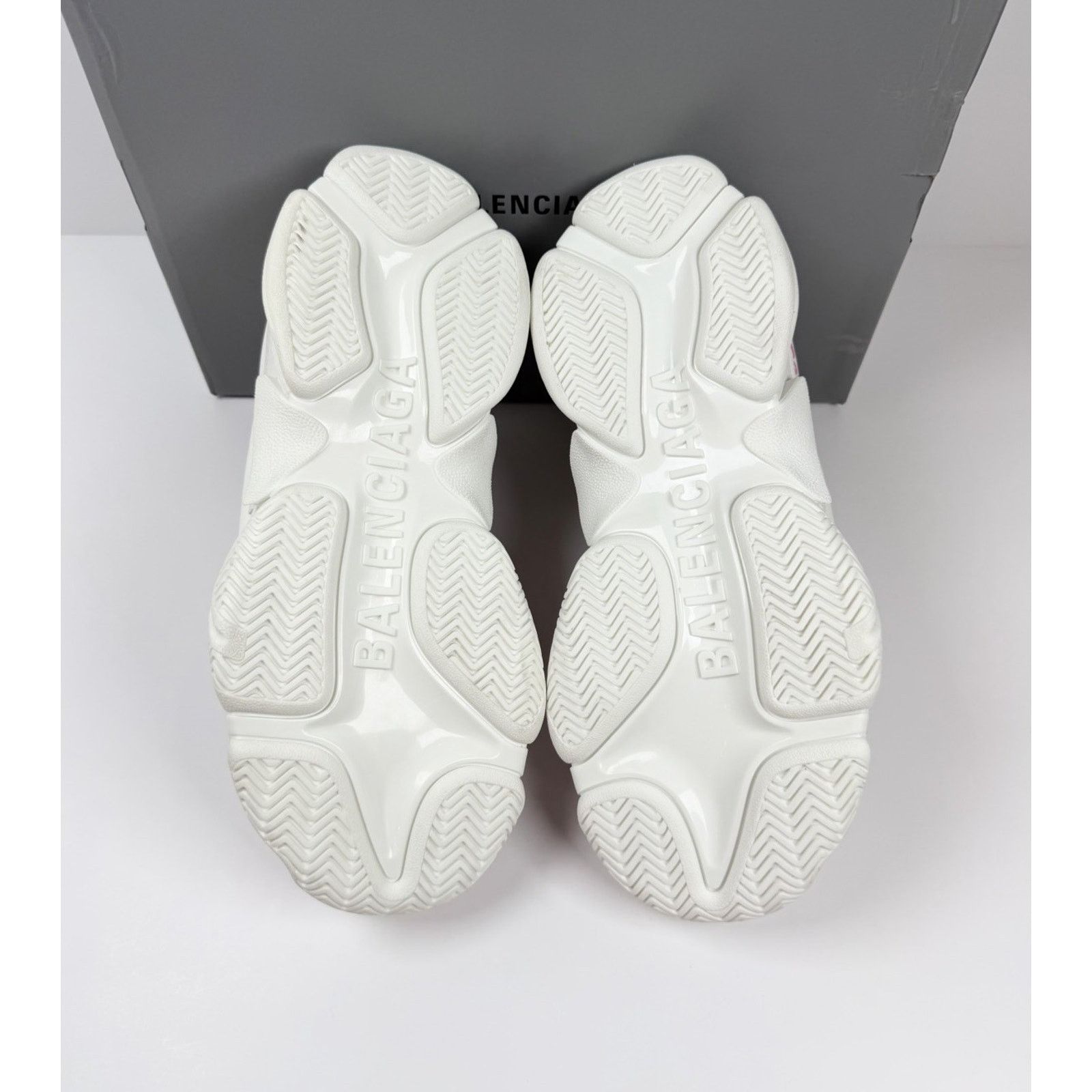 Balenciaga Size 41EU/11W - Balenciaga Triple S White Allover Logo NEW! Size US 11 / IT 41 - 7 Thumbnail