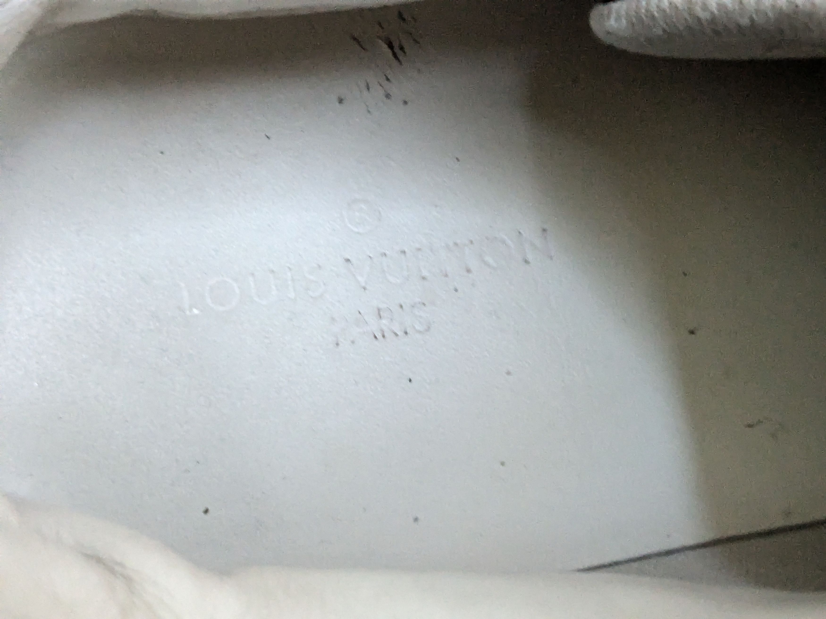 Louis Vuitton Louis Vuitton Sneakers White 10 Monogram Logo High Tops Size US 10 / EU 43 - 4 Thumbnail