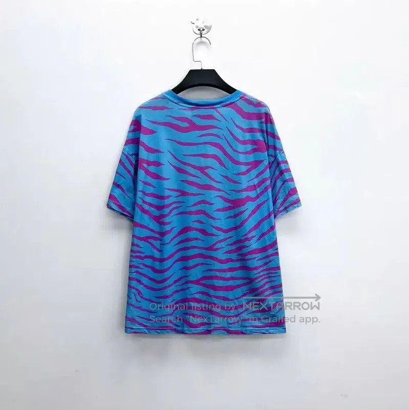 Moschino Moschino Women's Short Sleeve T-Shirt with Animal Print . Size S / US 4 / IT 40 - 2 Thumbnail