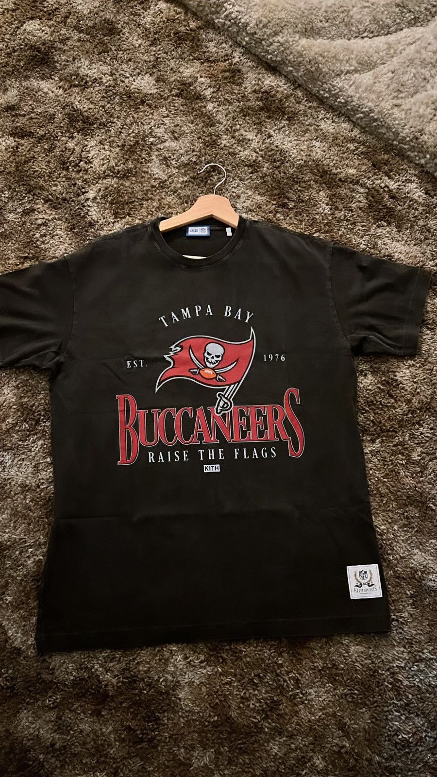 Buy Kith For The NFL: Buccaneers Vintage Tee 'Black' - KHM031581