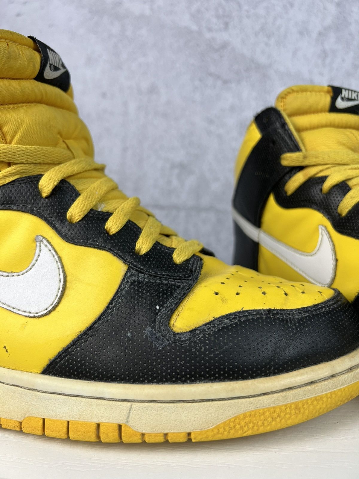 Nike Nike Dunk High Varsity Yellow White Black Wu-Tang Goldenrod Size US 9 / EU 42 - 12 Thumbnail