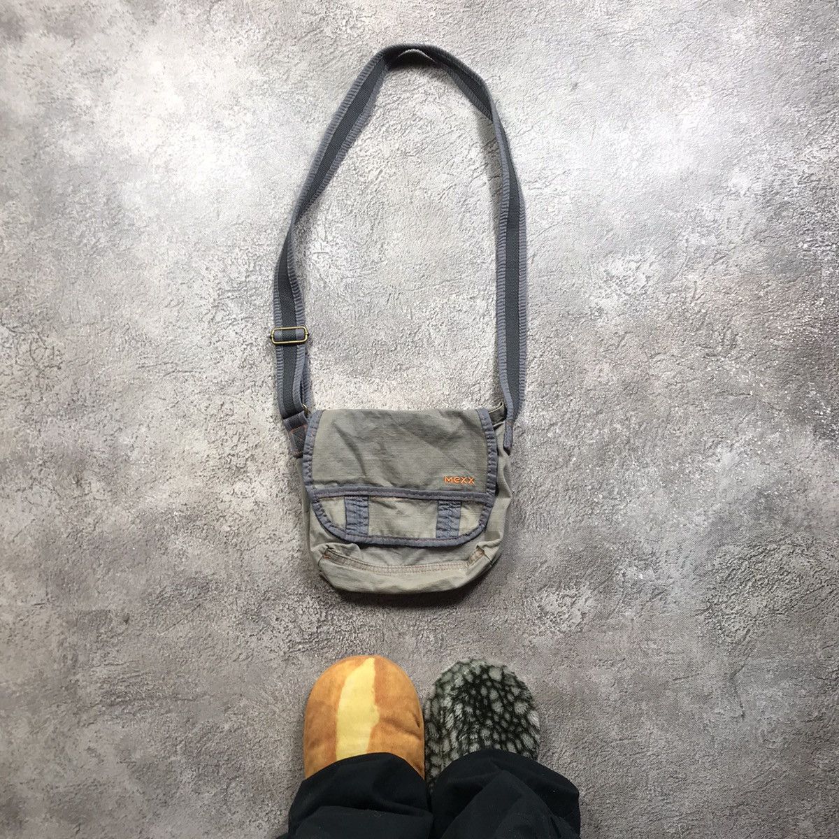 Vintage Y2K Vintage Crossbody Bag Japanese Streetwear Logo Washed OS Size ONE SIZE - 1 Thumbnail