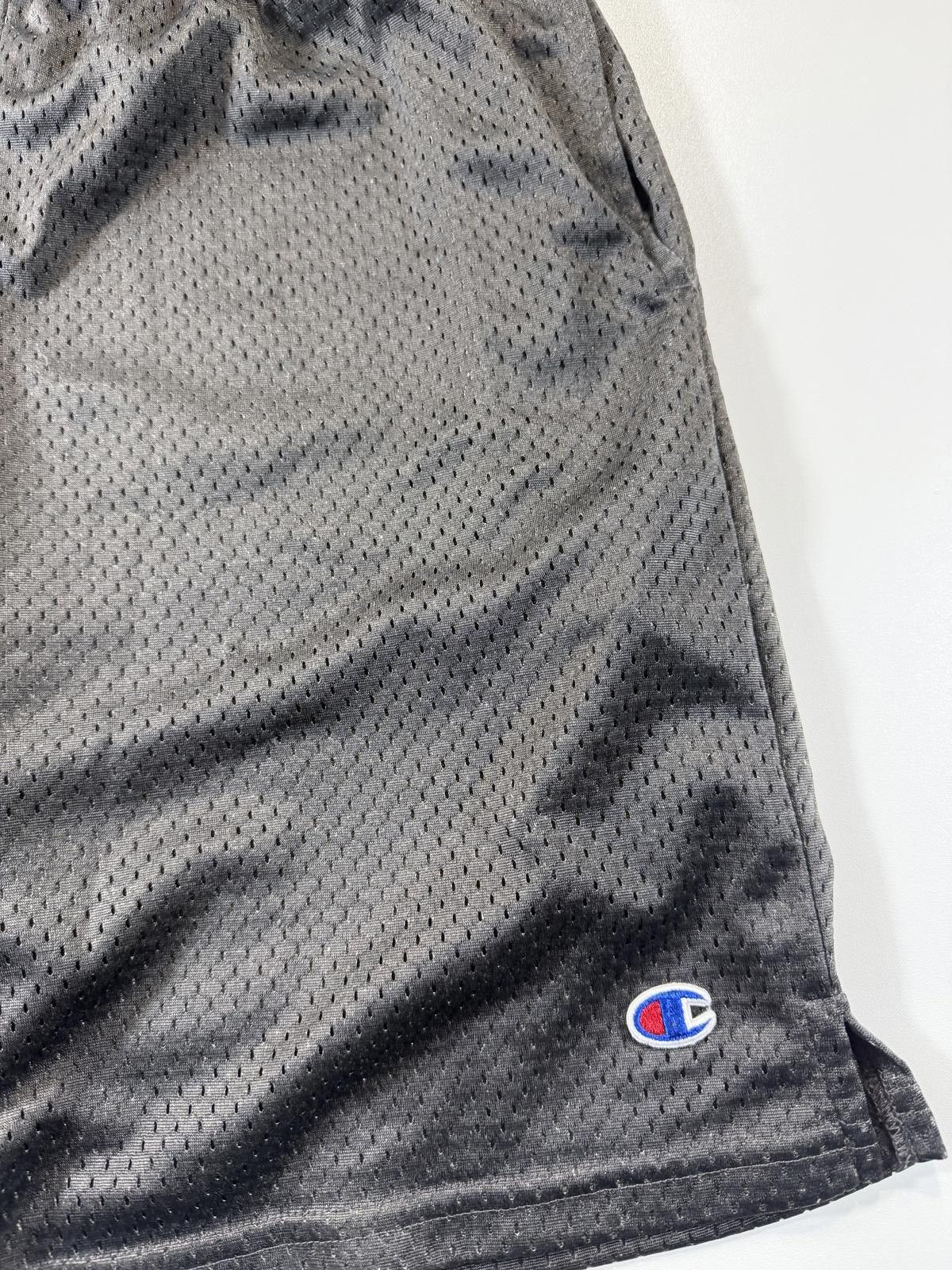 Champion Champion Authentic Athleticwear Black Mesh Shorts S Size US 30 / EU 46 - 2 Thumbnail