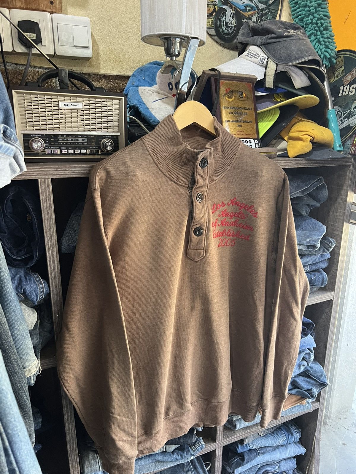 MLB 🔥Uniqlo MLB Los Angeles Angels Anaheim Button Long Sleeve Size US M / EU 48-50 / 2 - 5 Thumbnail