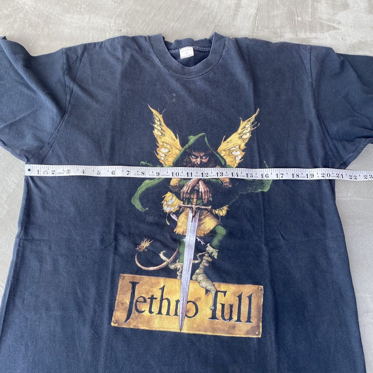 Band Tees Vintage Jethro Tull "Broadsword & The Beast" Graphic Tshirt Size US L / EU 52-54 / 3 - 7 Thumbnail