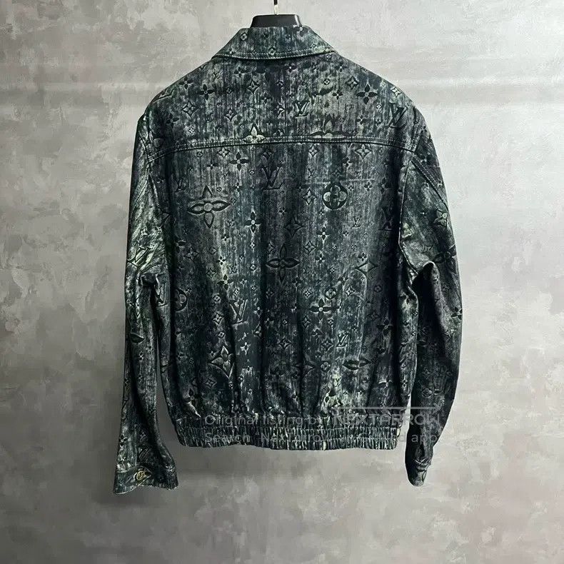 Louis Vuitton Louis Vuitton Grey Logo monogram single-breasted long-slee Size US M / EU 48-50 / 2 - 2 Thumbnail