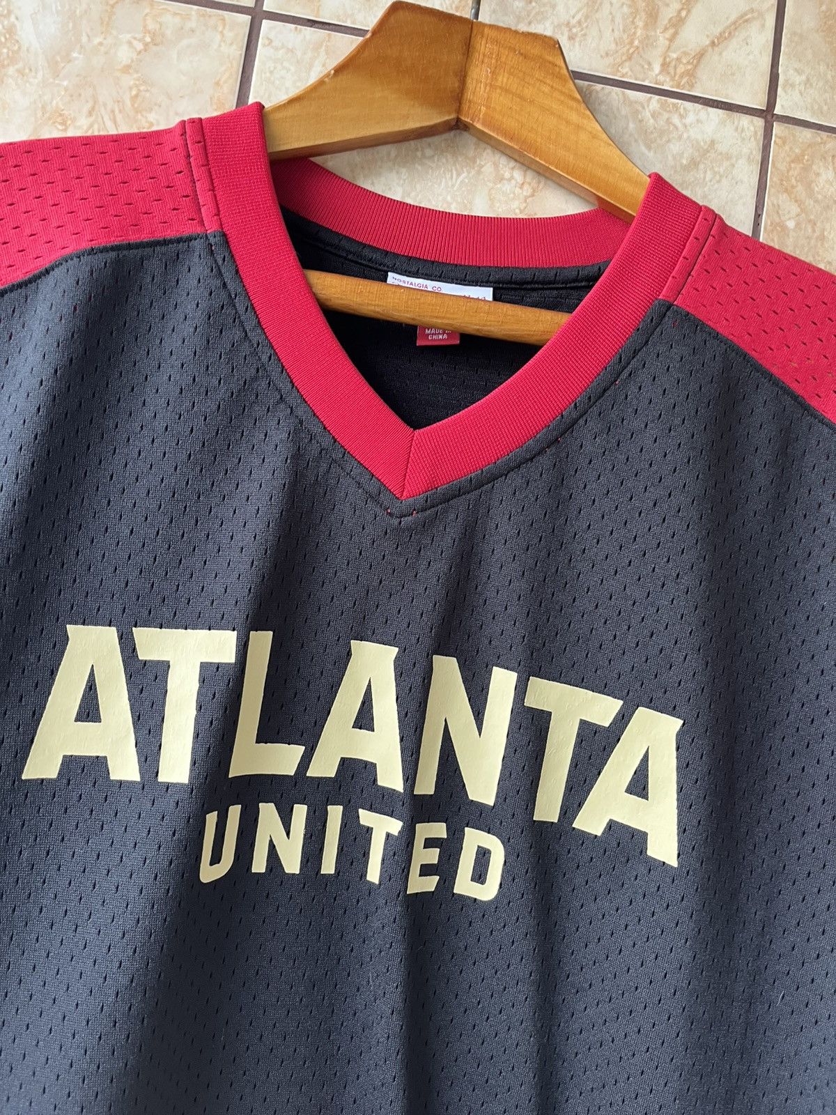 Mitchell & Ness Mitchell & Ness Atlanta United MLS jersey Size US L / EU 52-54 / 3 - 3 Thumbnail