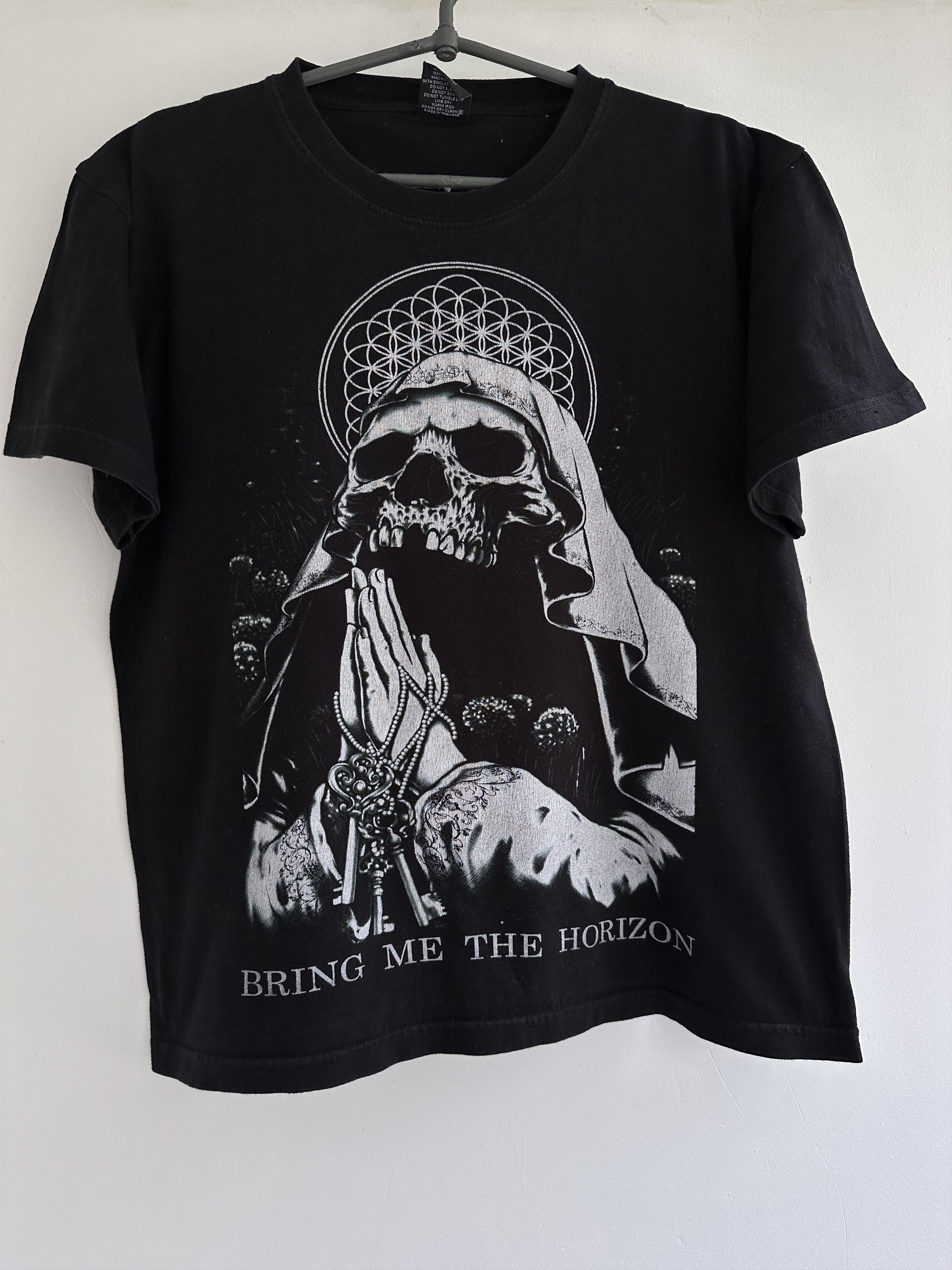 Amazon.com: Bring Me The Horizon - BMTH Cartoon T-Shirt
