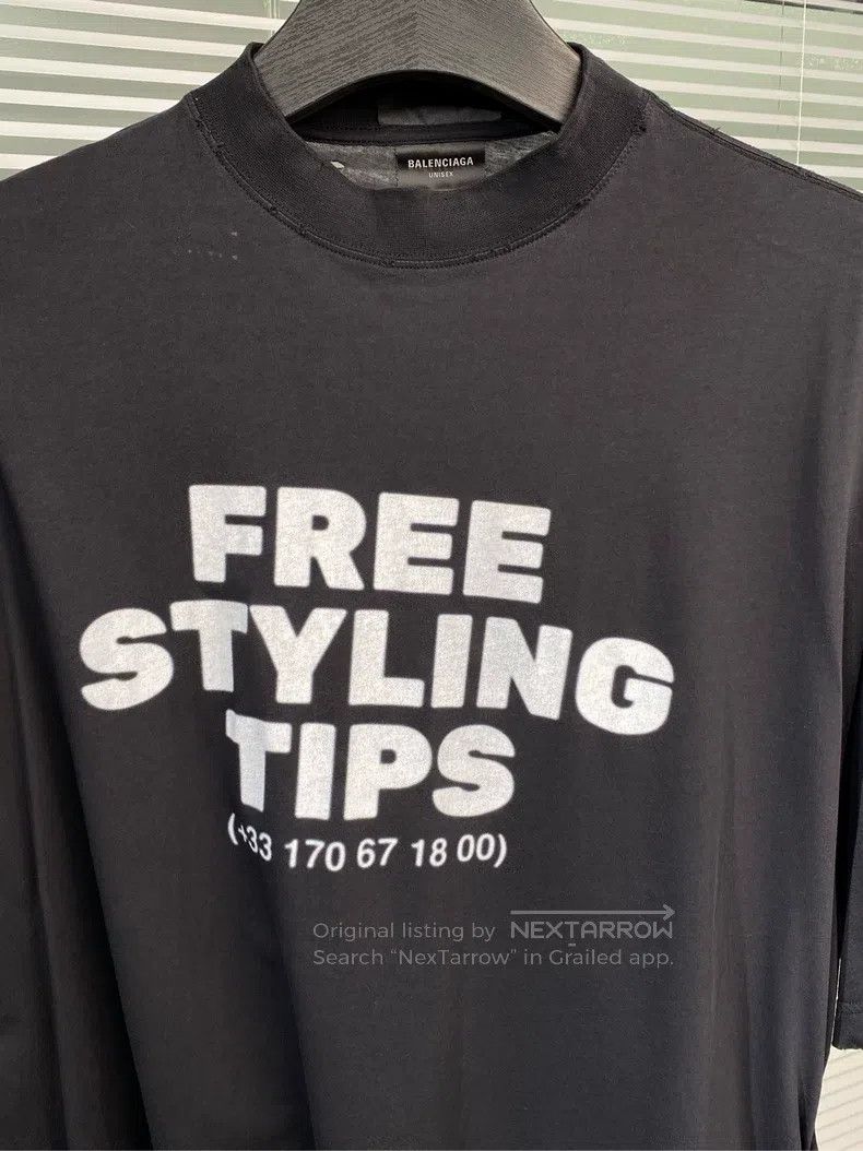 Balenciaga Balenciaga Short-sleeve T-shirt with letter slogan and pho Size US XS / EU 42 / 0 - 3 Thumbnail