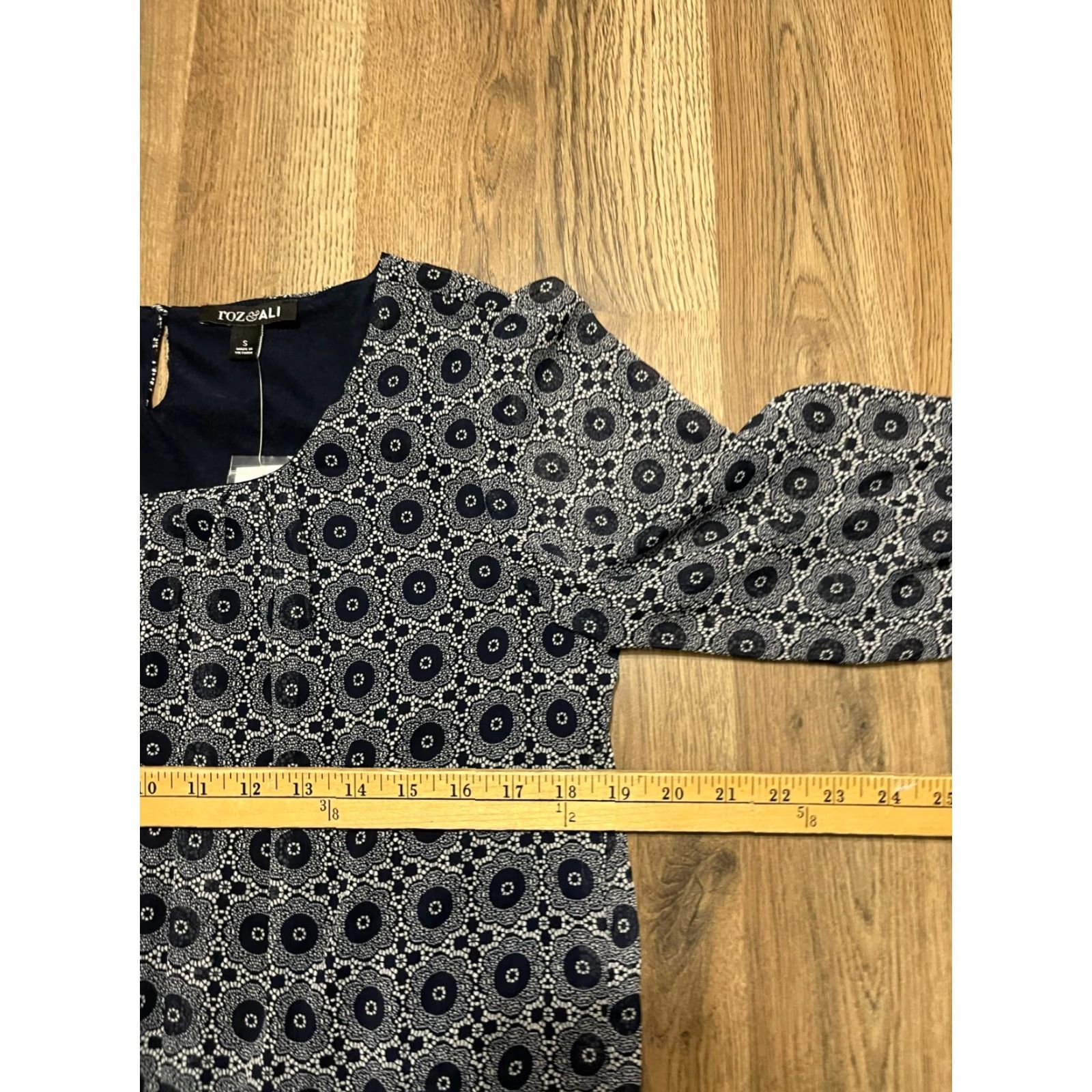 Vintage Roz And Ali Shirt Women’s Small Blue 3/4 Sleeve Allover Print T-Shirt Casual Regular Size Small Womens Size S / US 4 / IT 40 - 5 Thumbnail