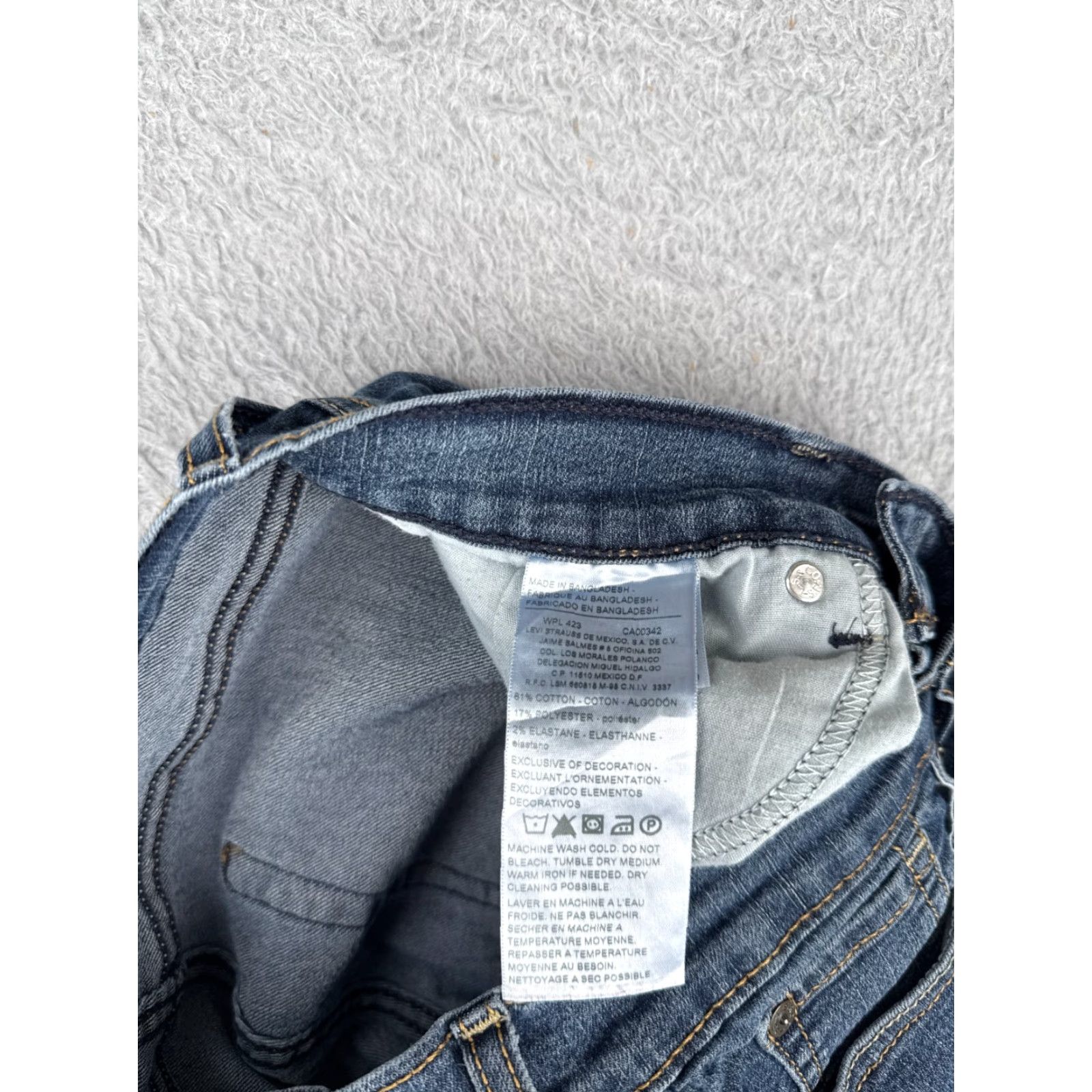 Levi's Levi's Women's Jeans Bootcut 24 Inseam Blue Denim Mid Rise Stretch Pockets 2010s Casual Fall Winter Womens Size 42" / US 20 - 7 Thumbnail
