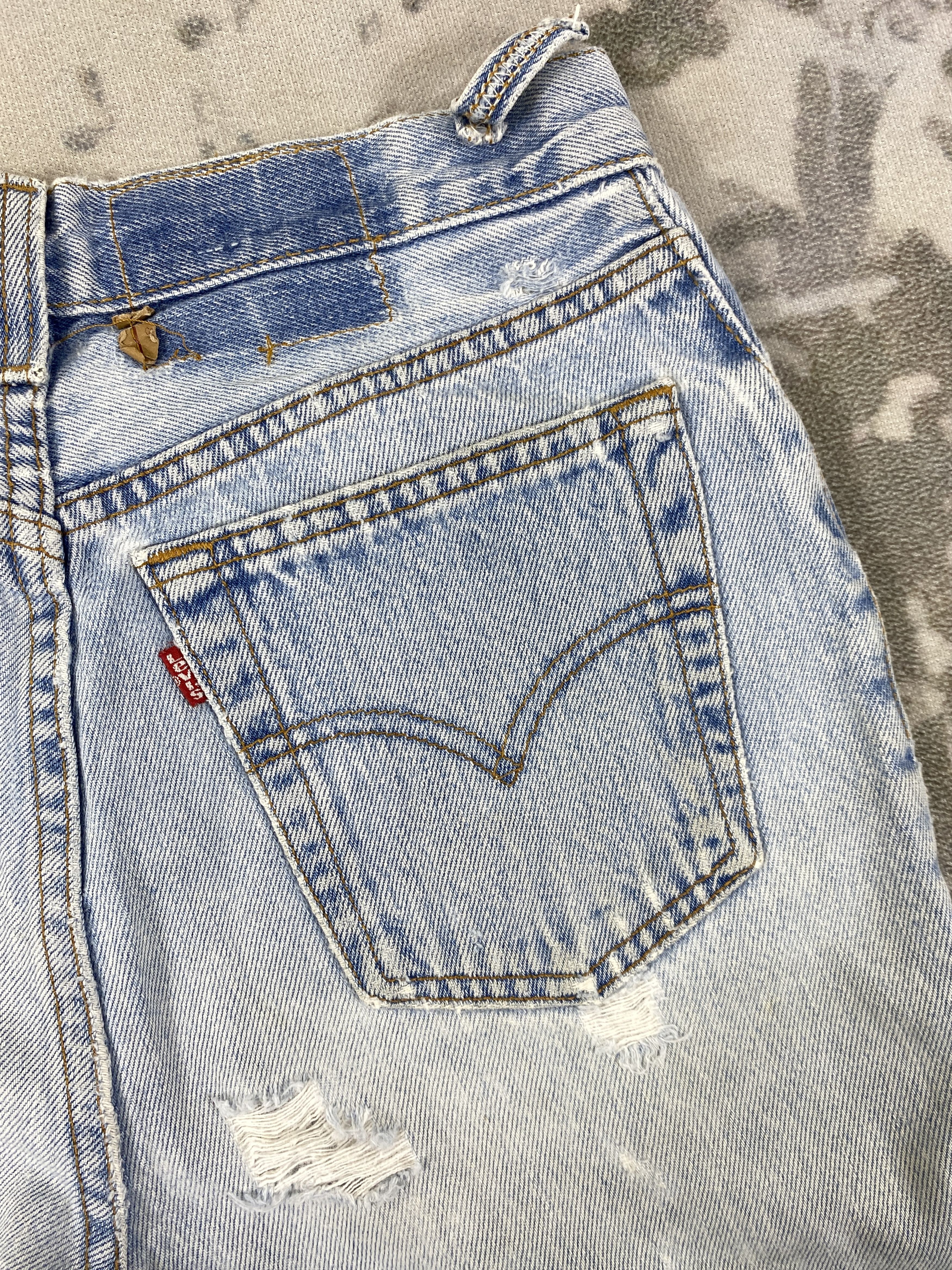 Levi's 90's Light Blue Wash Vintage Levi's 501 USA 25x28 -JN1598 Size US 26 / EU 42 - 11 Thumbnail