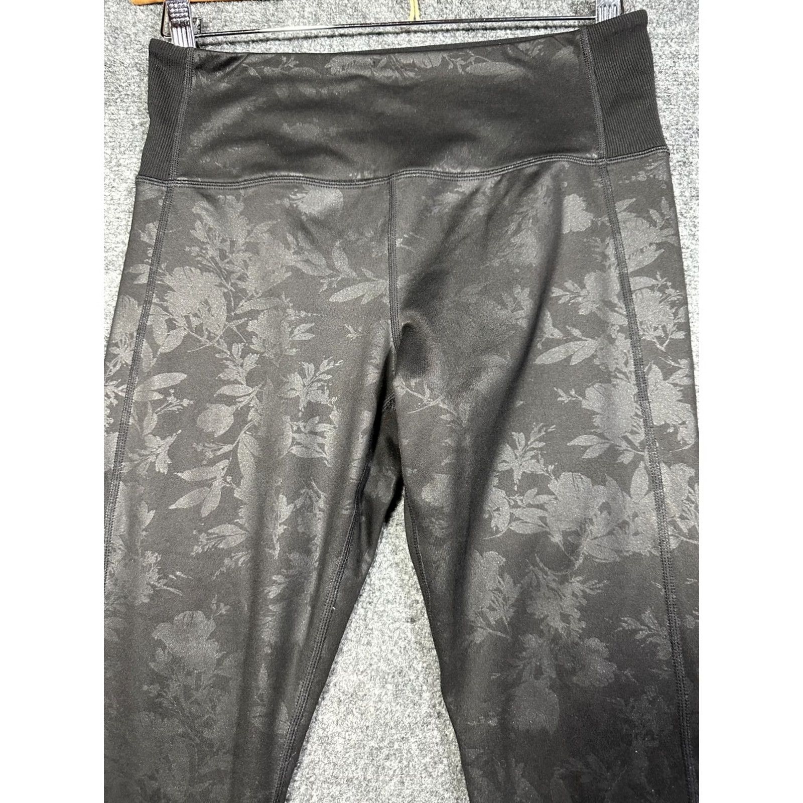 Athleta Athleta Pants Womens Medium Black Compression Pants Heel Cut Out Floral Print Size 32" / US 10 / IT 46 - 3 Thumbnail
