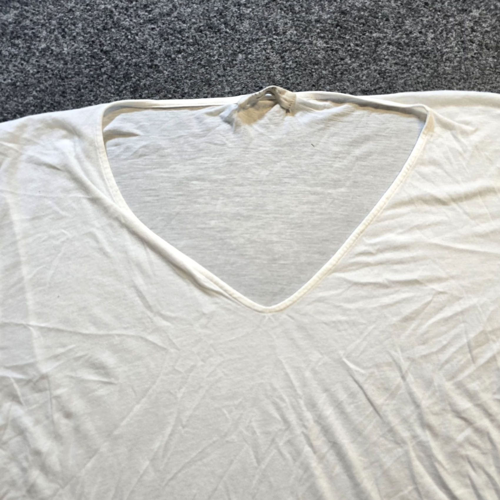 Allsaints AllSaints Top Womens Size 4 White V Neck High Low Lightweight Capsule Beachy Size S / US 4 / IT 40 - 2 Thumbnail
