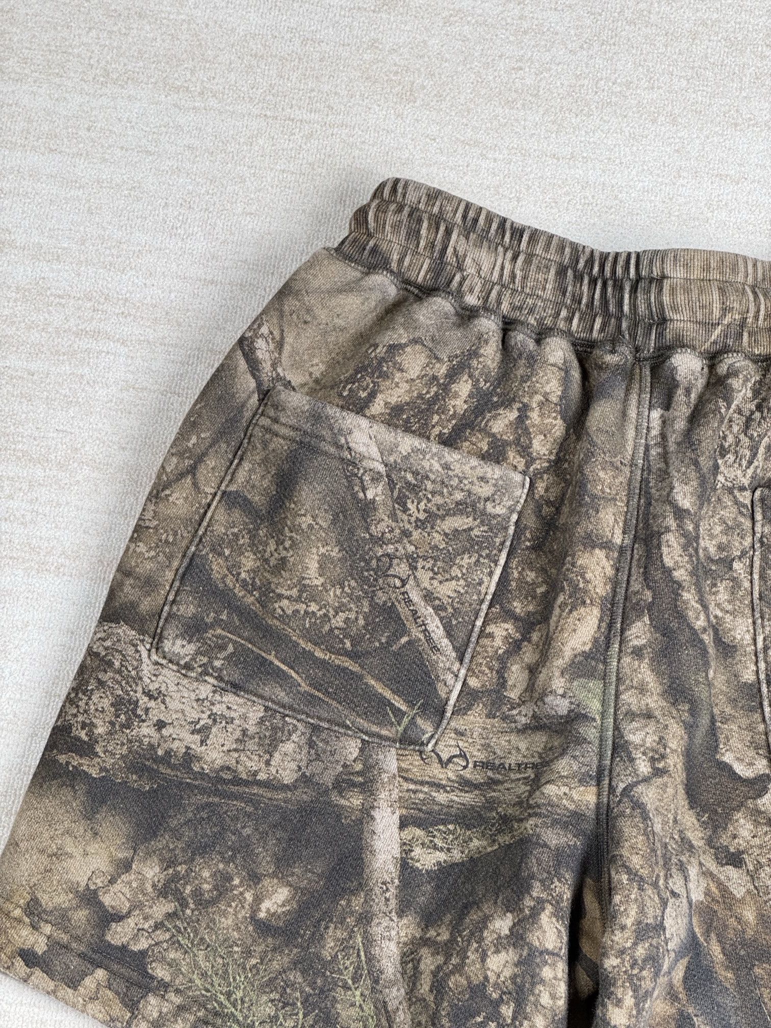 Cole Buxton real tree camo shorts Size US 28 / EU 44 - 3 Thumbnail