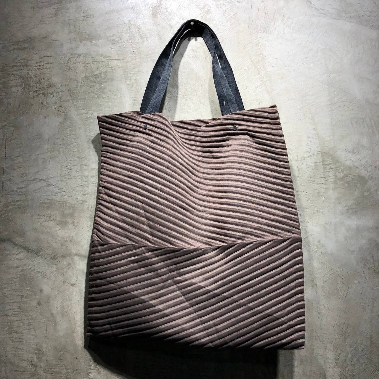 Homme Plisse Issey Miyake Issey Miyake Homme Plisse Pleated tote bag Size ONE SIZE - 1 Thumbnail