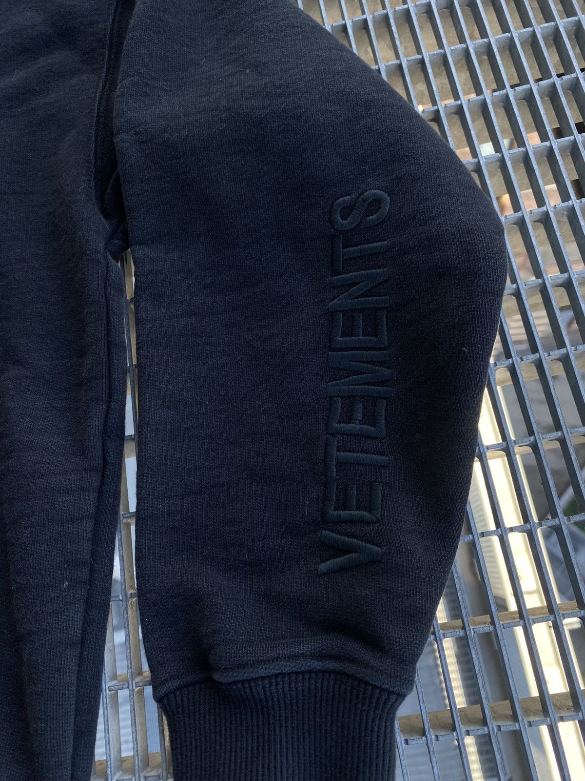 Vetements Vetements Friday Hoodie Sleeve Embroidered Logo Size US XS / EU 42 / 0 - 3 Thumbnail