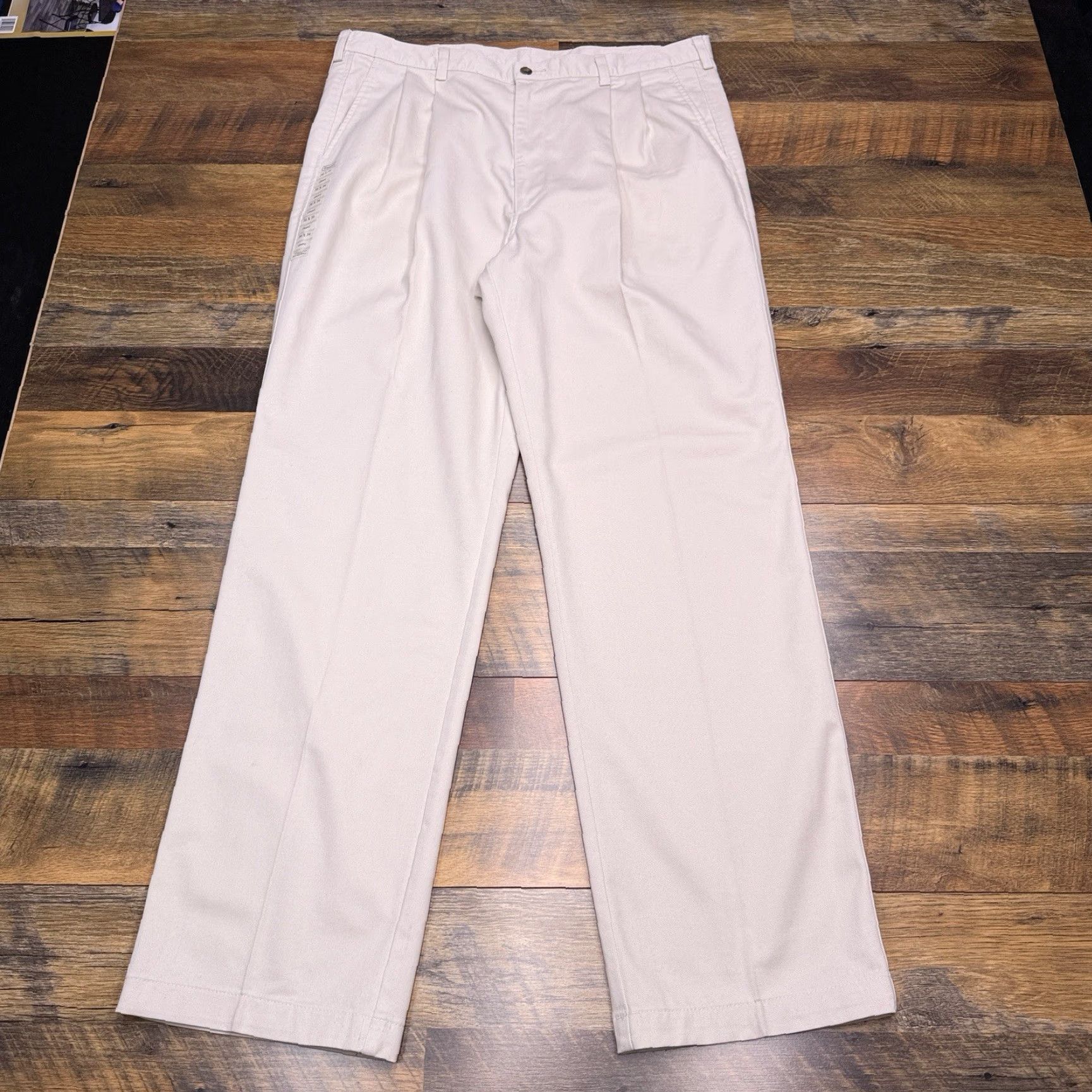 Haggar VINTAGE Haggar Khakis Pants Mens 38x34 Beige Pleated Relaxed Fit New Size US 38 / EU 54 - 2 Thumbnail