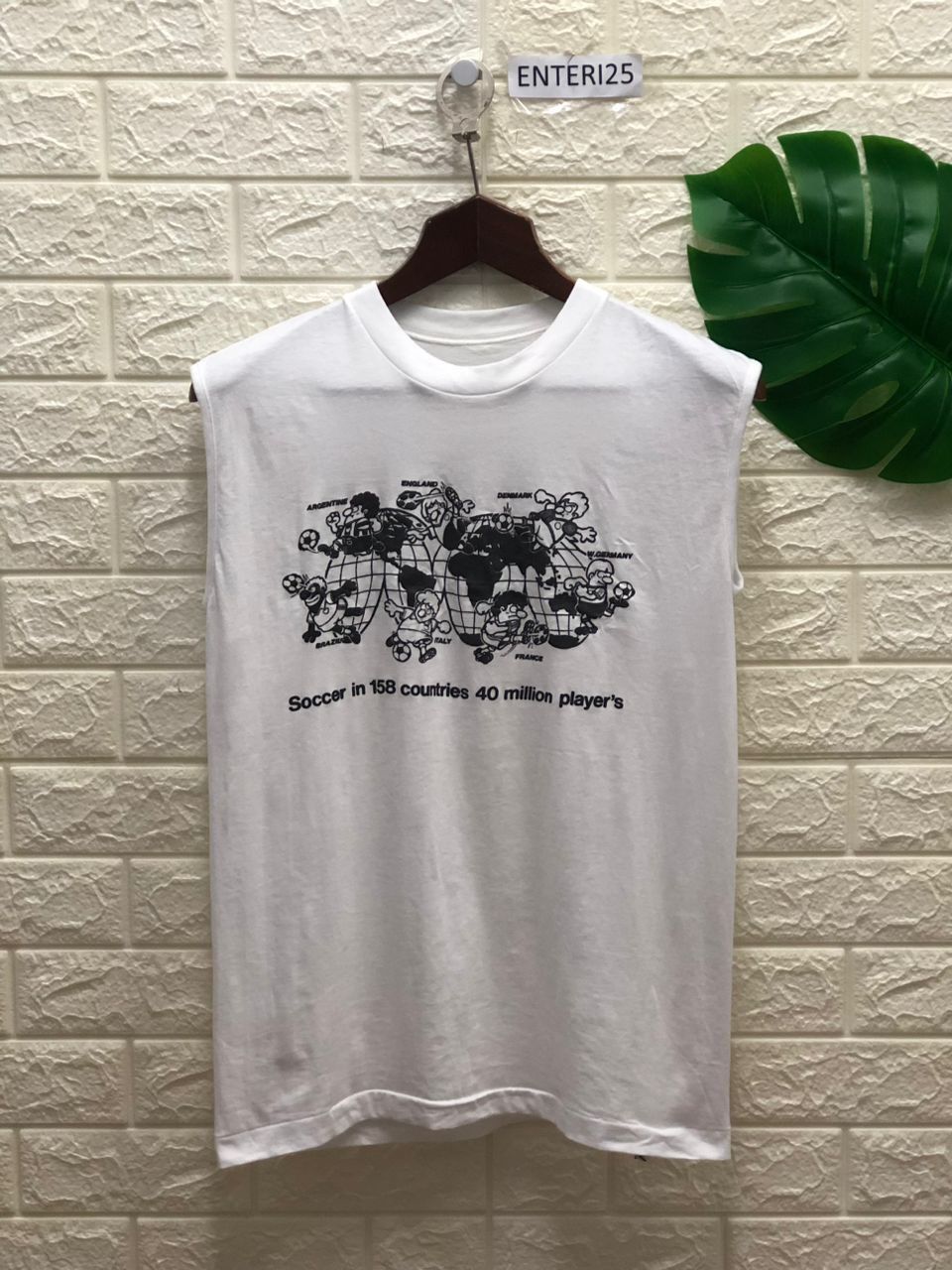 Vintage Cosmowin Vintage Graphic world soccer player made in japan Size US M / EU 48-50 / 2 - 1 Thumbnail