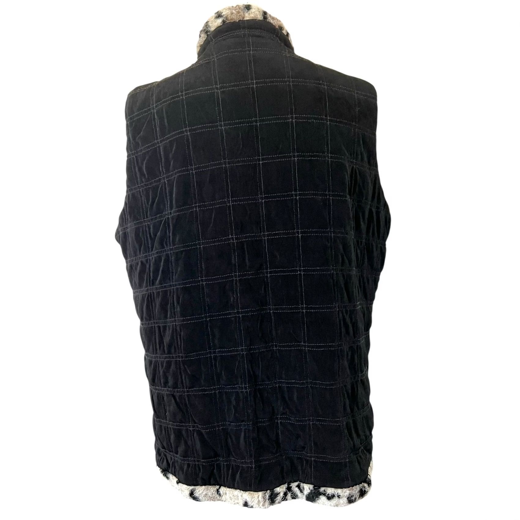 Vintage Chico's Travelers Black Quilted Vest Faux Fur Trim Women’s Size L (2) Vest Women L Black Quilted Faux Fur Chico's Travelers Vintage? Size L / US 10 / IT 46 - 4 Thumbnail