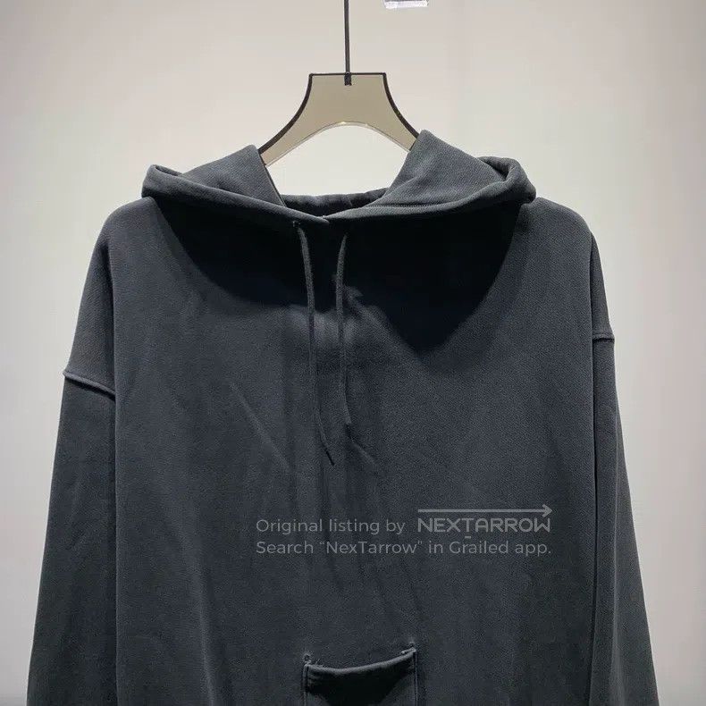 Balenciaga Balenciaga Distressed Back Logo Hooded Sweatshirt Size US S / EU 44-46 / 1 - 3 Thumbnail