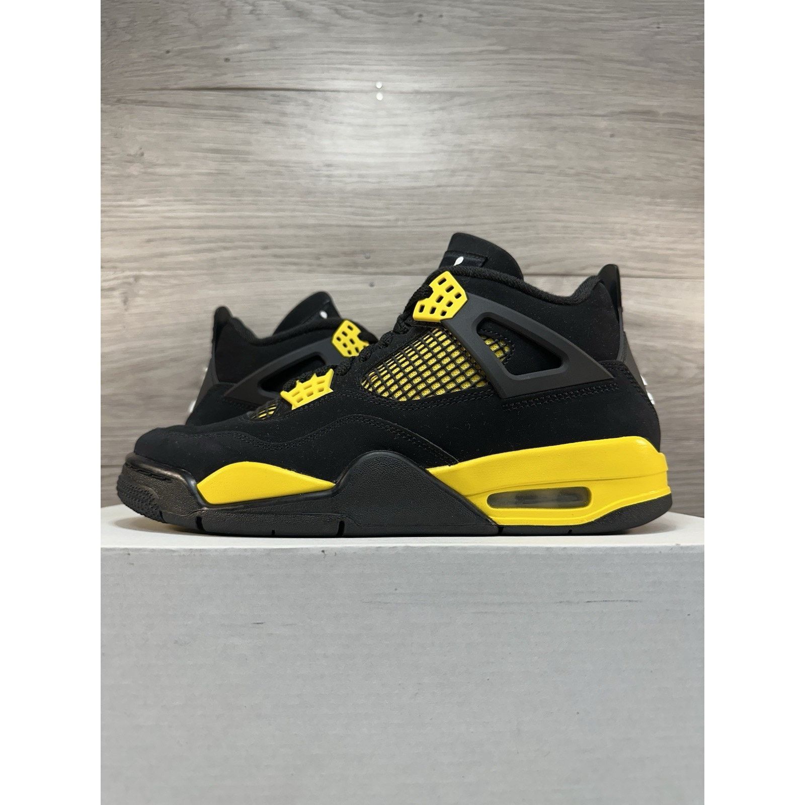 Jordan Brand Jordan 4 Retro Thunder - Size 8 Size US 8 / EU 41 - 1 Thumbnail