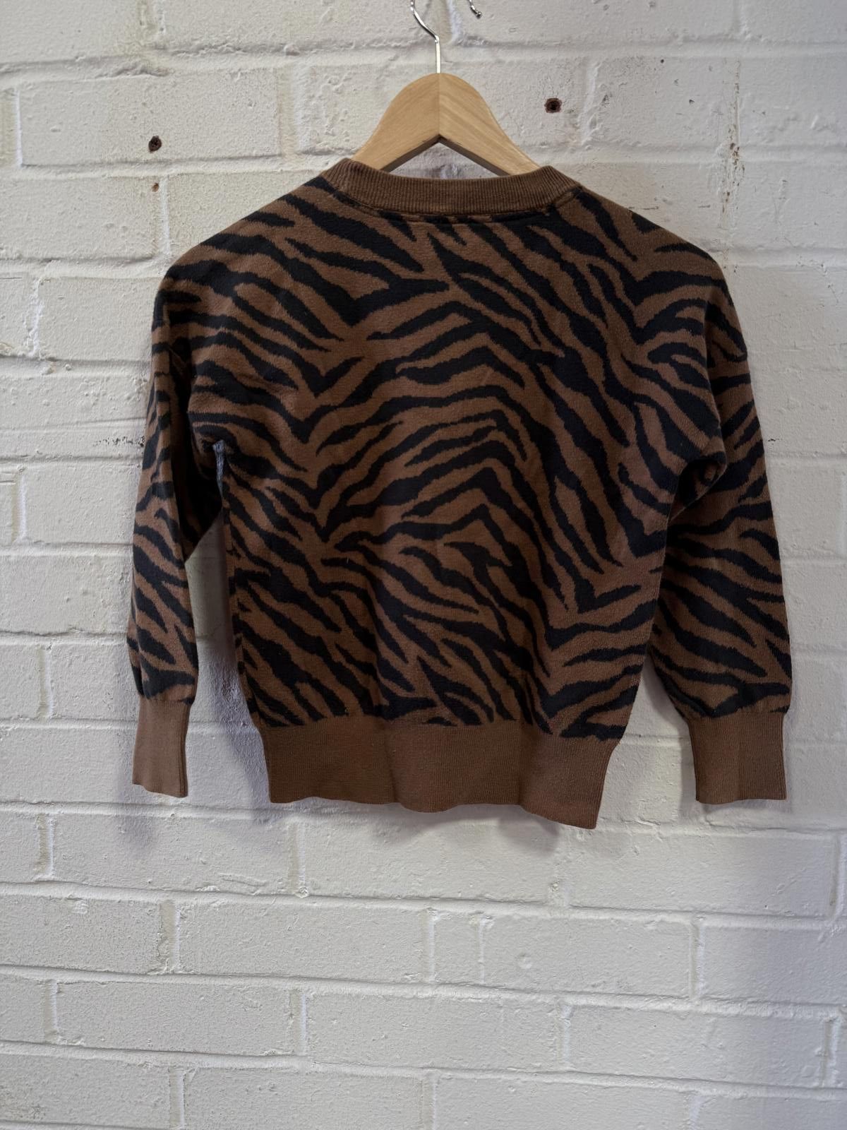 Designer GAP Kids Tiger Stripe Sweater Size Small (6-7) Size US S / EU 44-46 / 1 - 5 Thumbnail