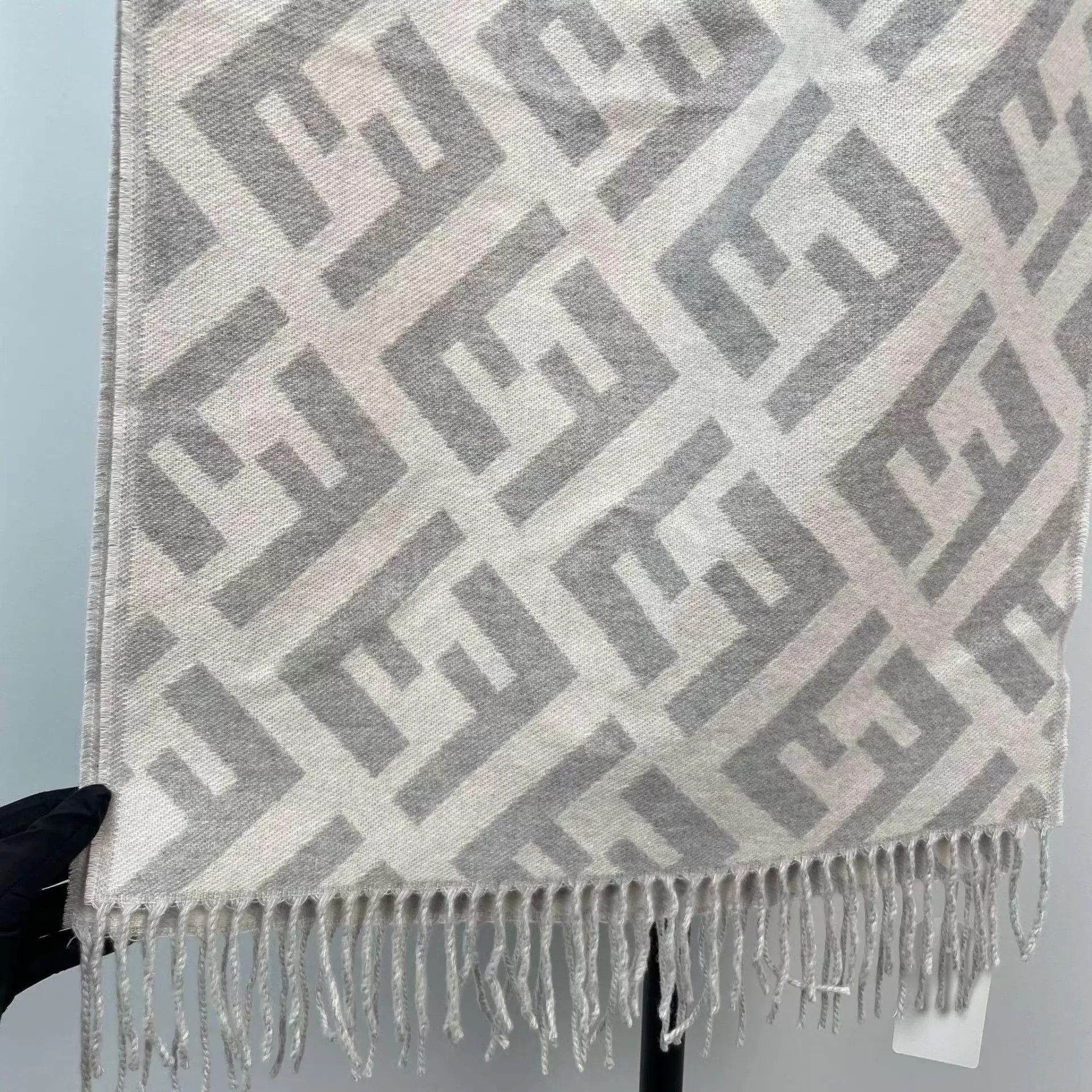 Fendi Fendi cashmere scarf 170x45cm Size ONE SIZE - 7 Thumbnail