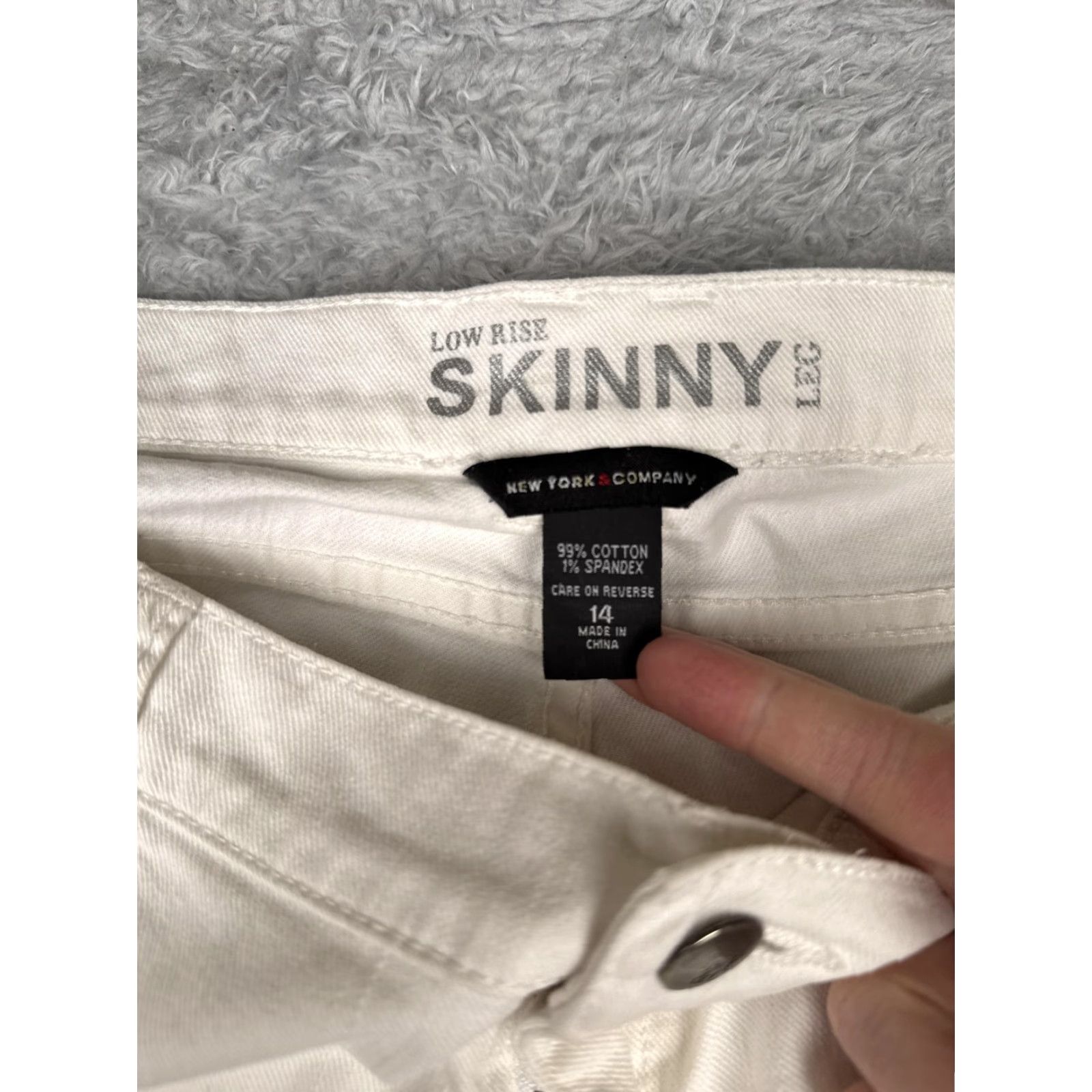 Vintage NEW YORK & COMPANY Jeans Womens 14 White Low Rise Skinny Stretch Denim Size 36" / US 14 / IT 50 - 6 Thumbnail