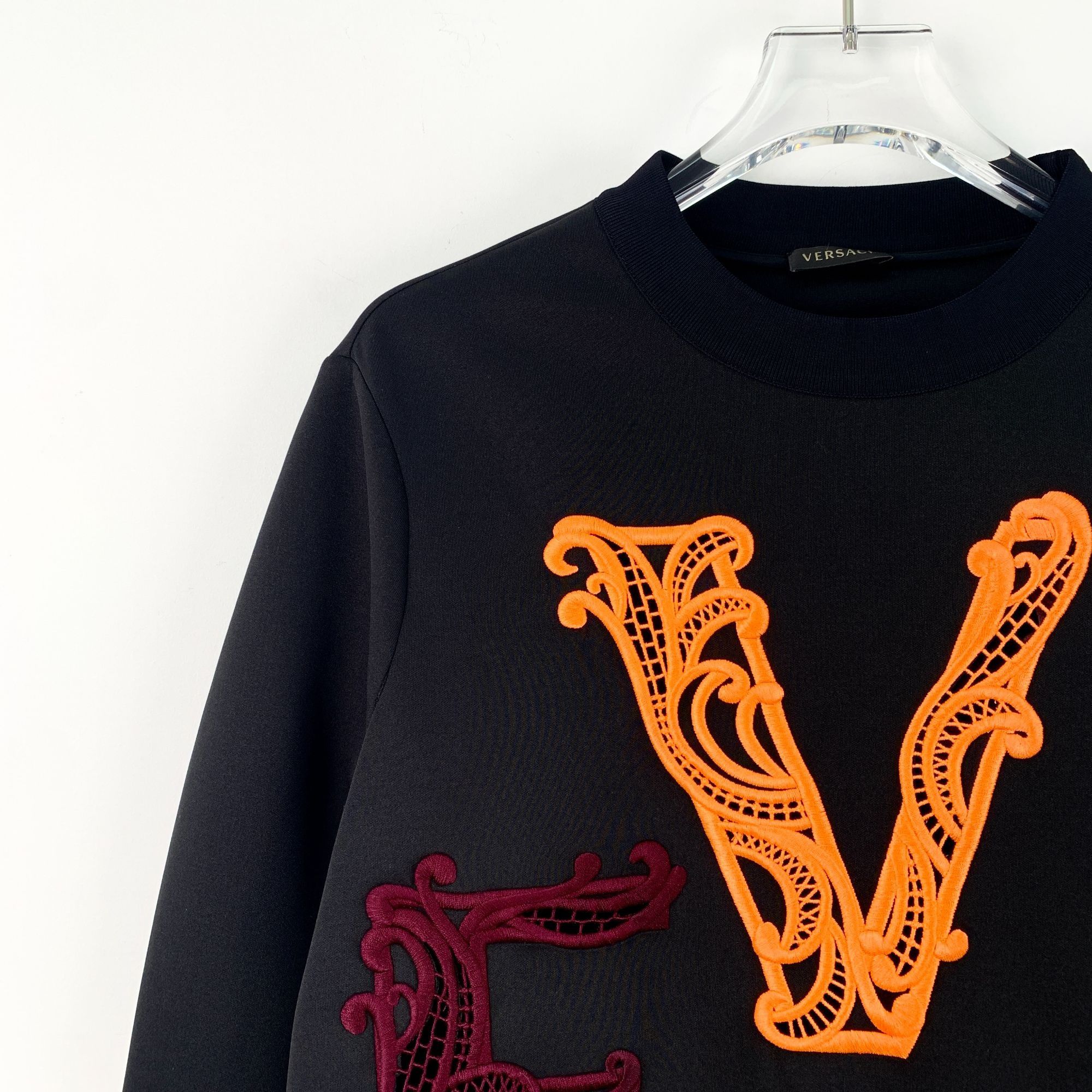 Versace Versace Black Logo Cutout Embroidered Cotton Crewneck Sweats Size US M / EU 48-50 / 2 - 6 Thumbnail