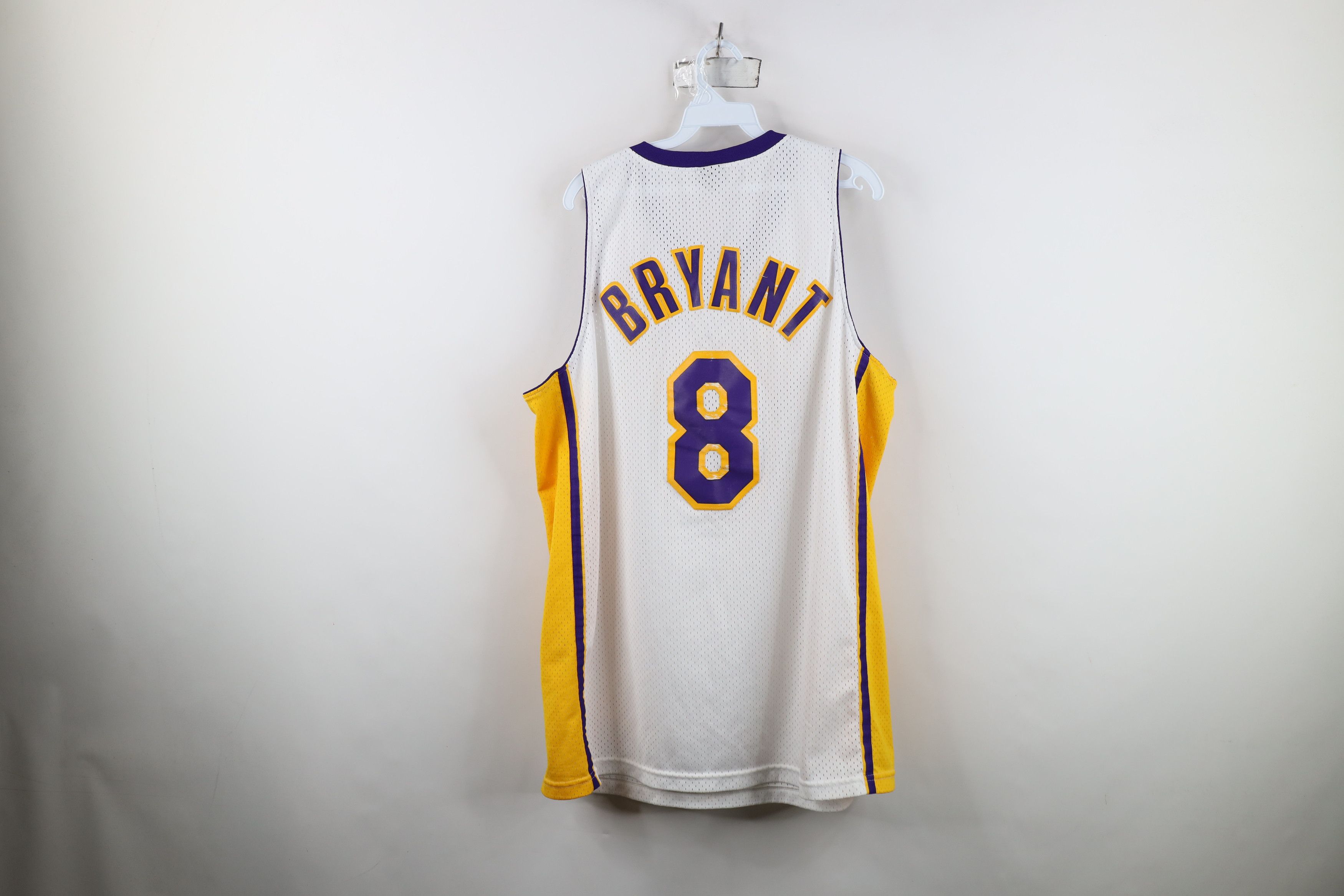 Nike Vintage Nike Los Angeles Lakers Basketball Jersey White #8 Size US XL / EU 56 / 4 - 13 Thumbnail