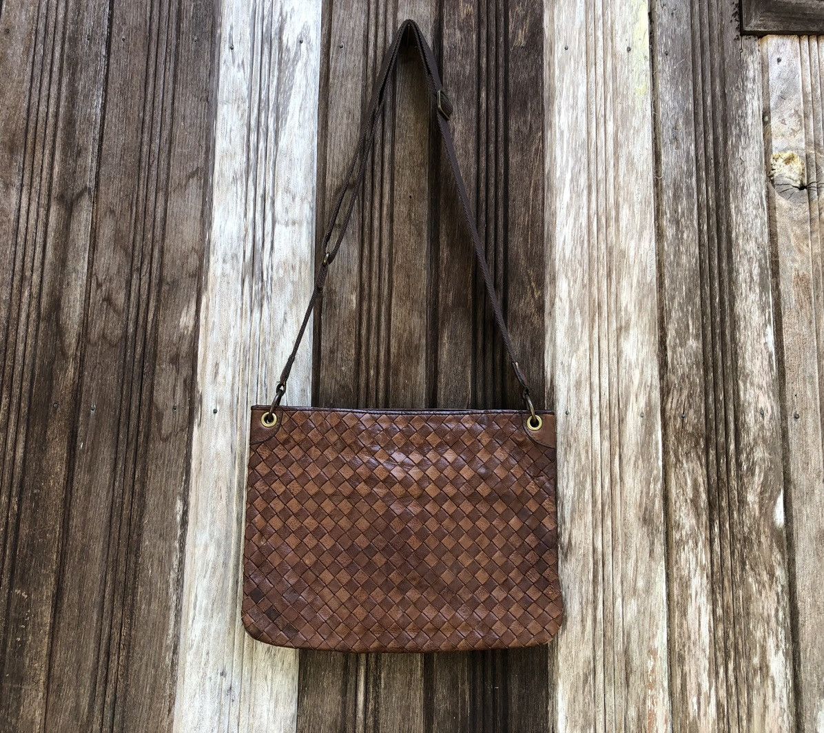 Designer × Genuine Leather × Uniqlo Uniqlo Embroidery Leather Sling Bag Size ONE SIZE - 2 Thumbnail