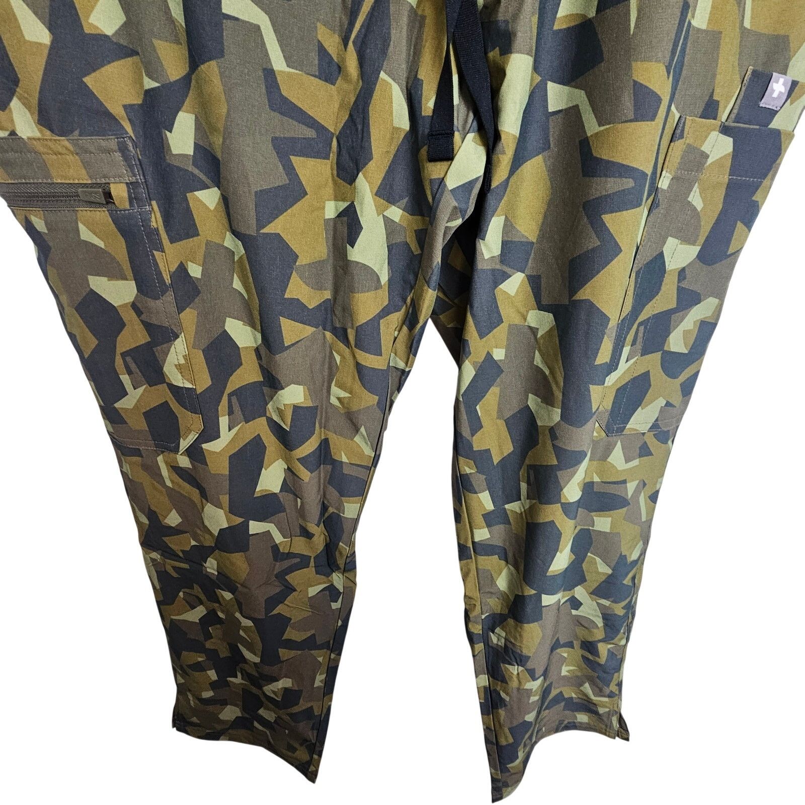 Figue Figs Women Green Camo Print Cargo Scrub Pants Sz LP Nurse Size 33" - 3 Thumbnail