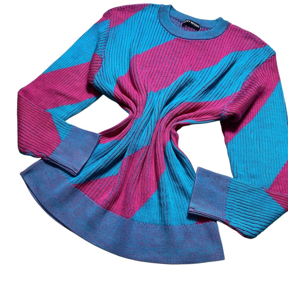 Issey Miyake Vtg Issey Miyake Knit Magenta Blue Sweater Size US M / EU 48-50 / 2 - 5 Thumbnail