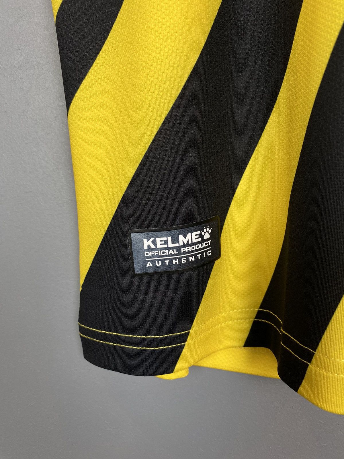 Other Kelme Watford Short Sleeve Football Home Jersey Shirt Size S Size US S / EU 44-46 / 1 - 4 Thumbnail