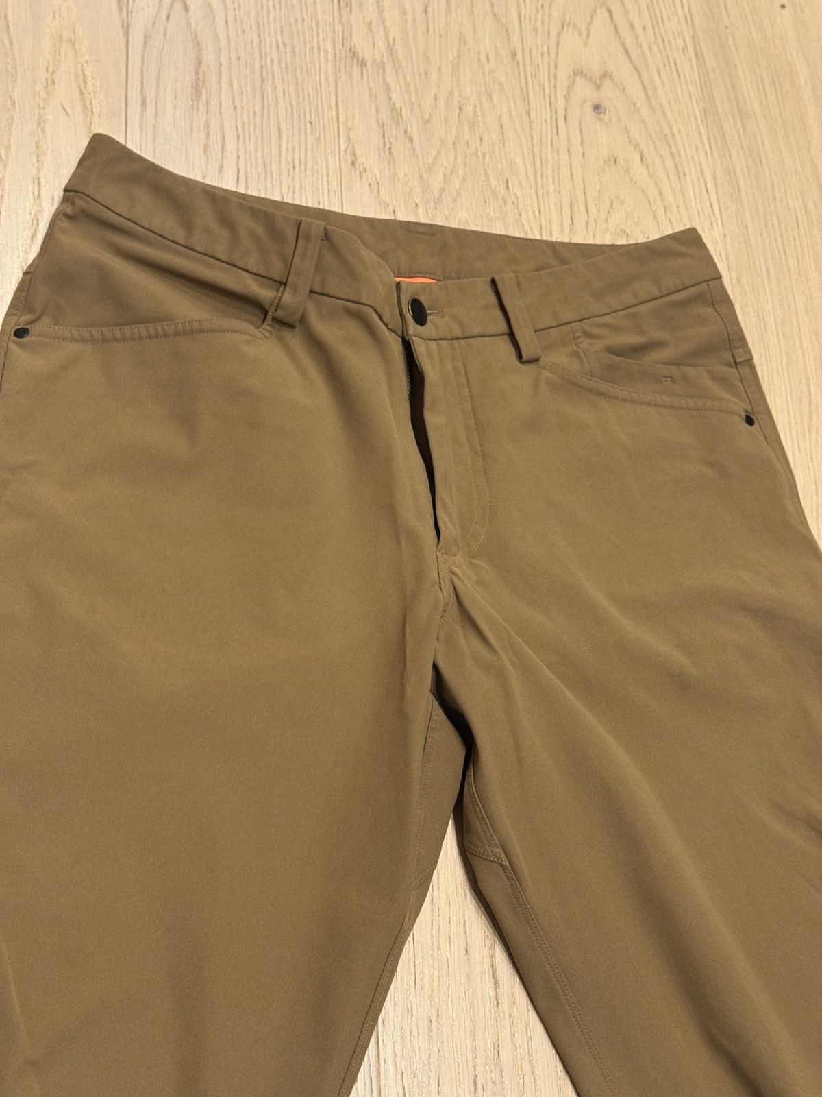 Lululemon Lululemon khaki abc trouser / chino Size US 31 - 2 Thumbnail