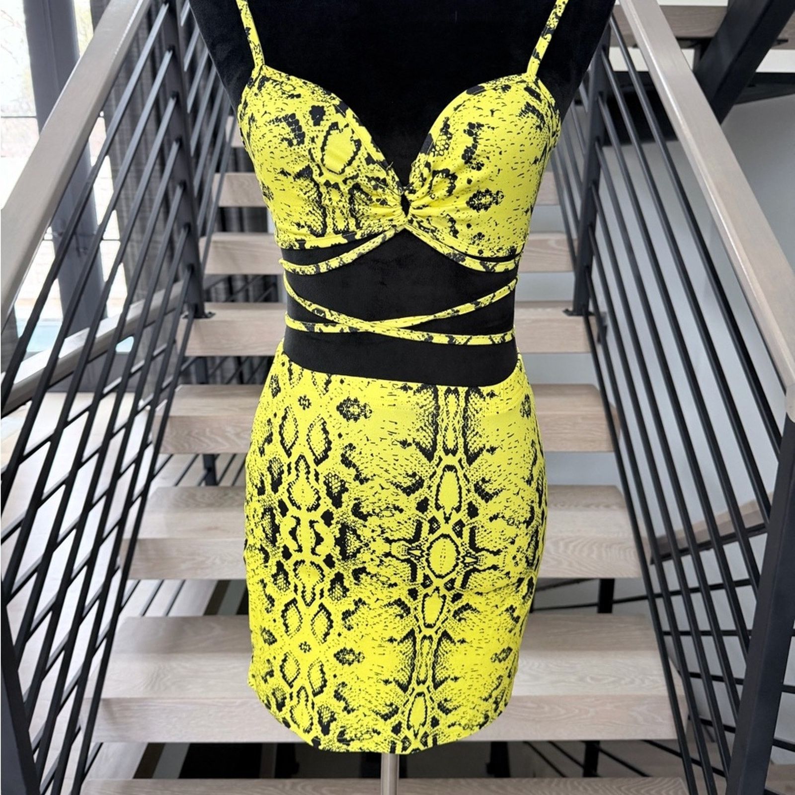 Other New Y2K Yellow Snakeskin Print Tie Front Skirt Set size S Size 25" / US 0 / IT 36 - 6 Thumbnail