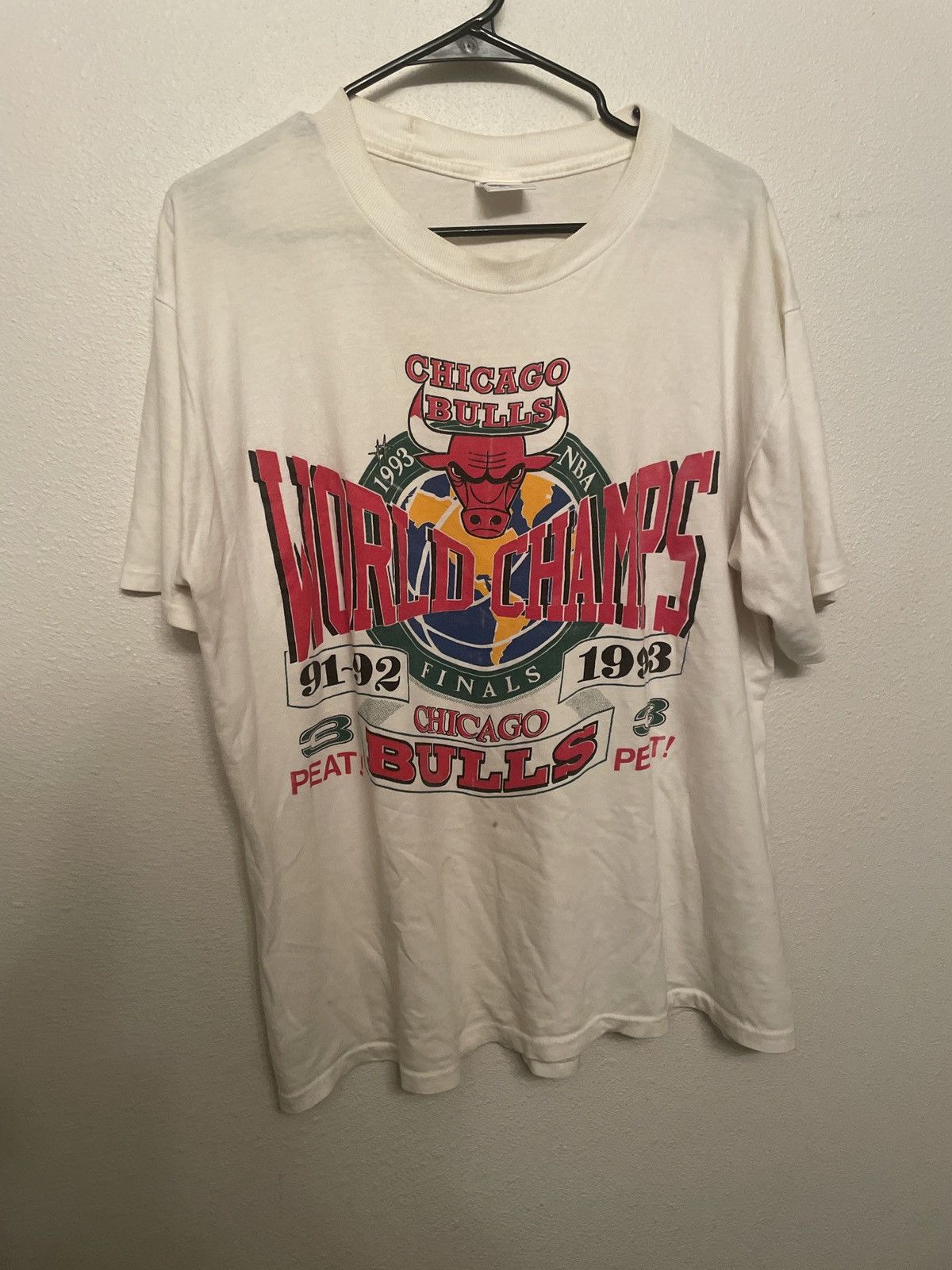 image of Vintage 1993 Chicago Bulls 3Peat T-Shirt in White, Men's (Size Large)