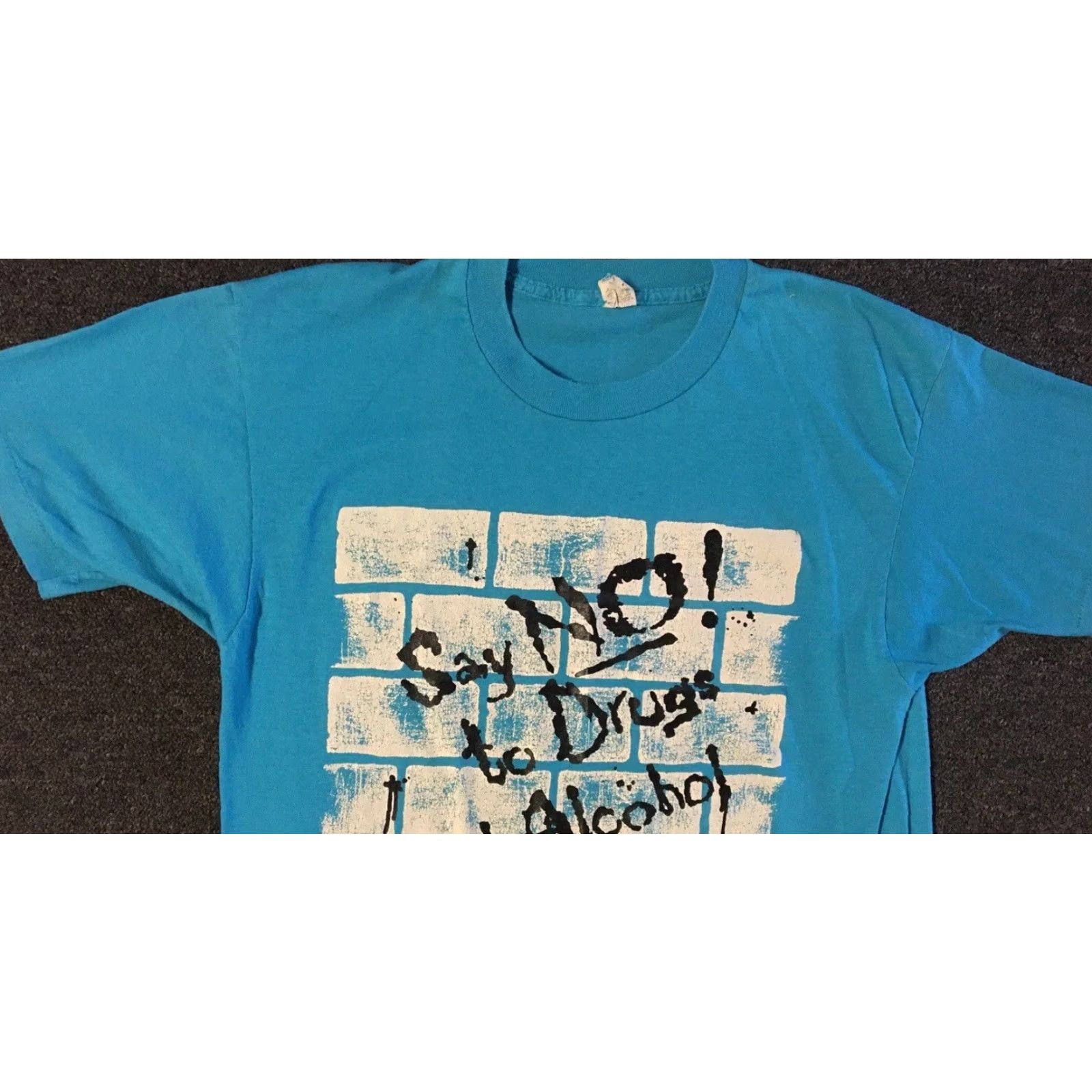 Vintage VINTAGE 80s Say No To Drugs & Alcohol Faded Shirt S Blue Men T-Shirt 420 90s Humor Graffiti Rock Retro California USA Single Stitch Size US S / EU 44-46 / 1 - 5 Thumbnail
