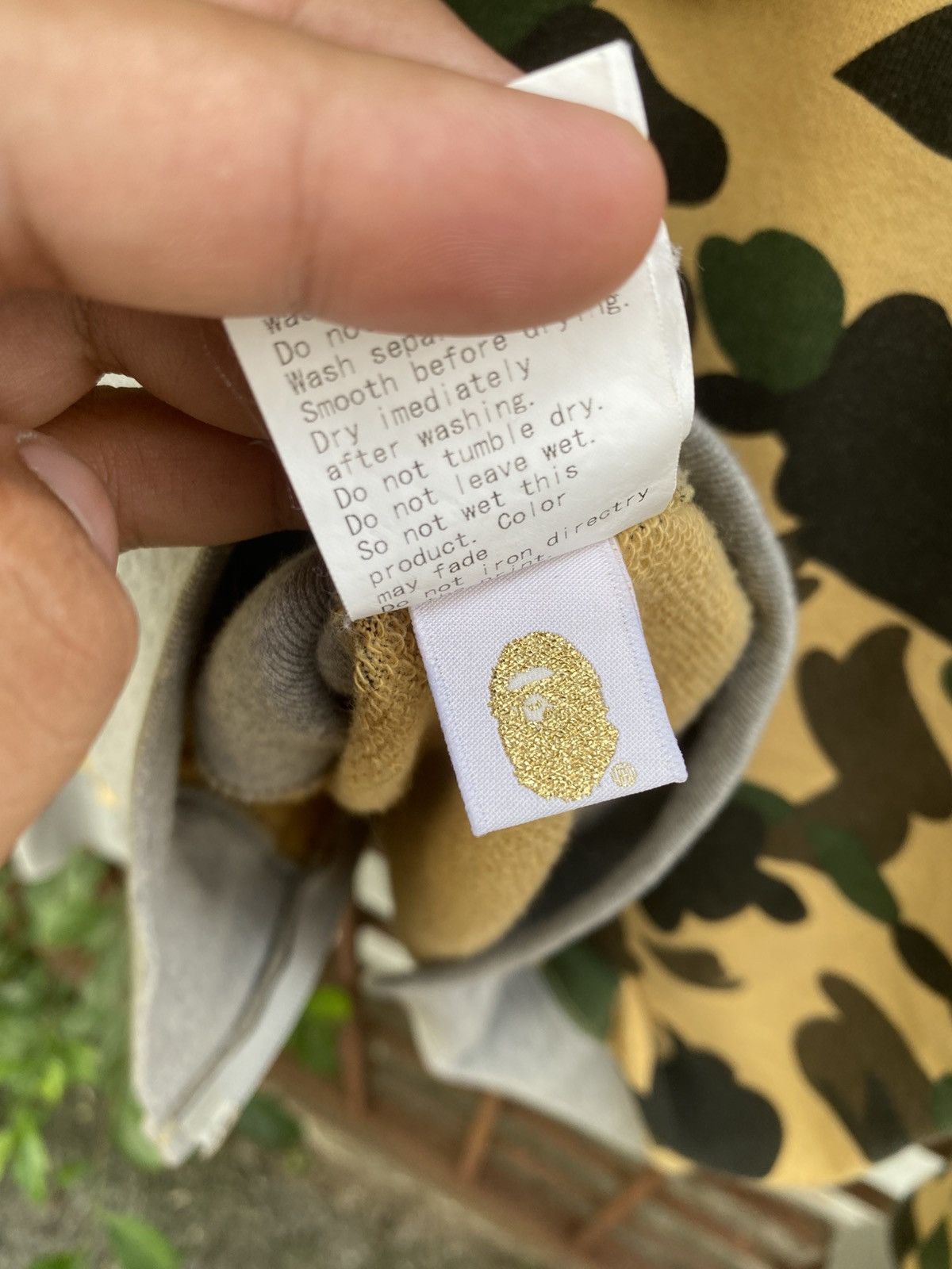 Bape Bape 1st Camo Glow in The Dark Full Zip Hoodie Size M Size US M / EU 48-50 / 2 - 15 Thumbnail
