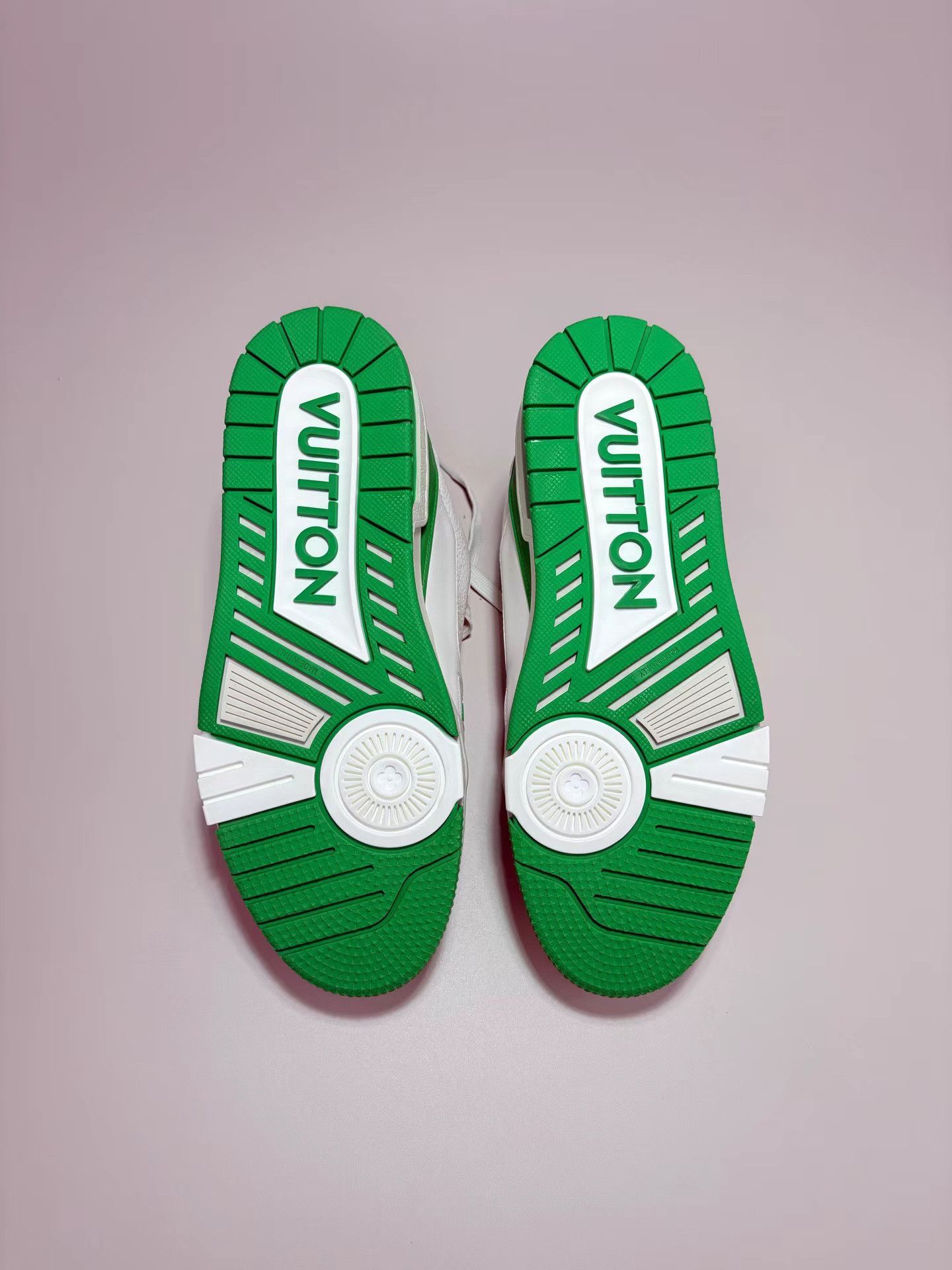 Louis Vuitton LOUIS VUITTON LV TRAINER White & Green Sneakers Size US 7 / EU 40 - 7 Thumbnail