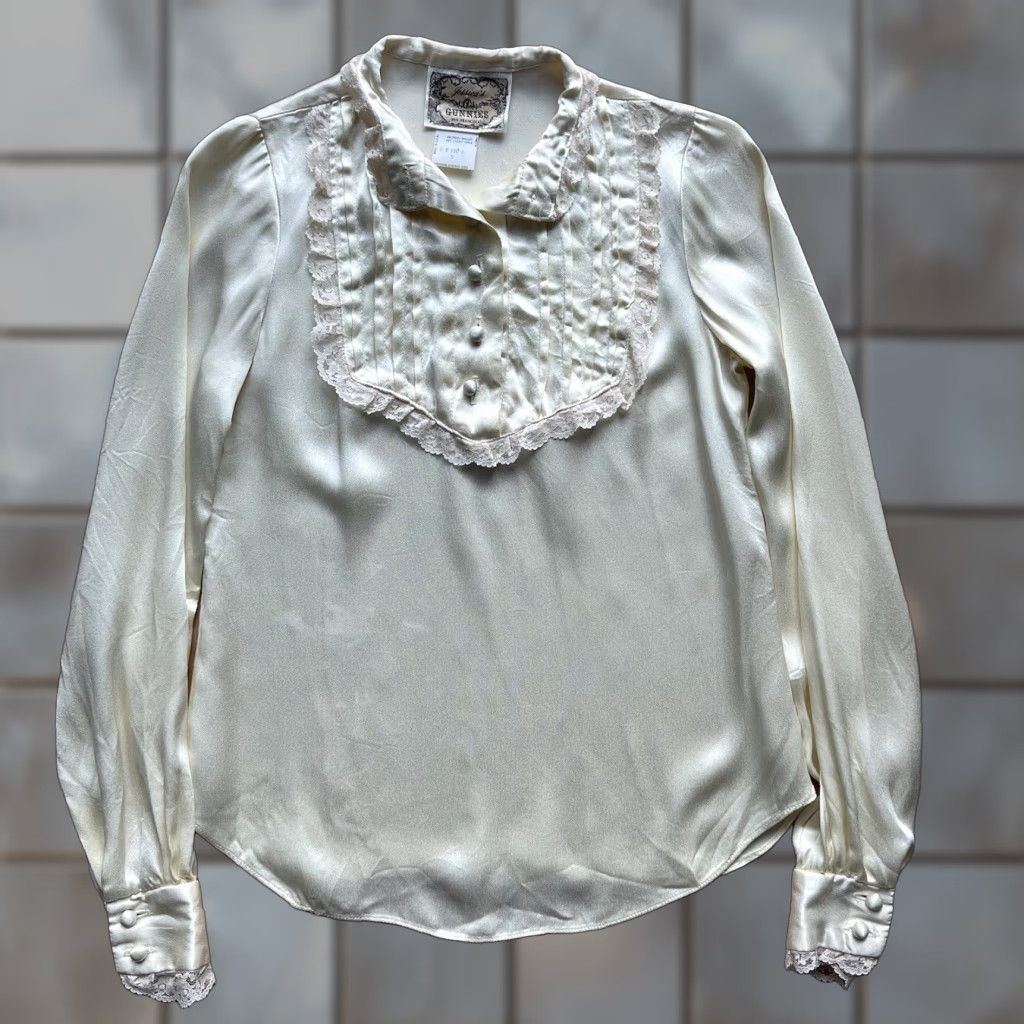 Vintage VINTAGE Gunnies Blouse Shirt Women 5 Ivory 70s Western Embroidered Satin Rayon Angel Logo Casual Sleeve Long Size S / US 4 / IT 40 - 1 Thumbnail