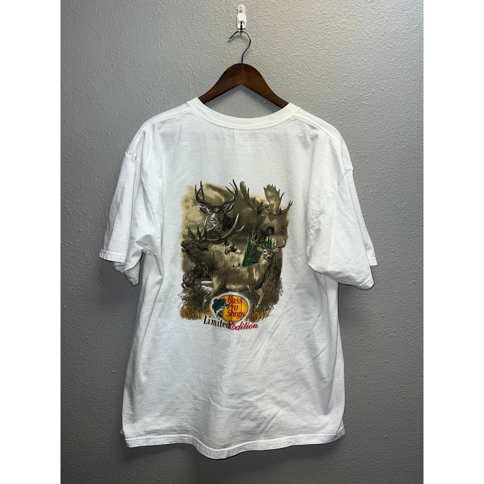 Gildan Vintage Bass Pro Shops Shirt Limited Edition Hunting Tee Size US XL / EU 56 / 4 - 1 Thumbnail