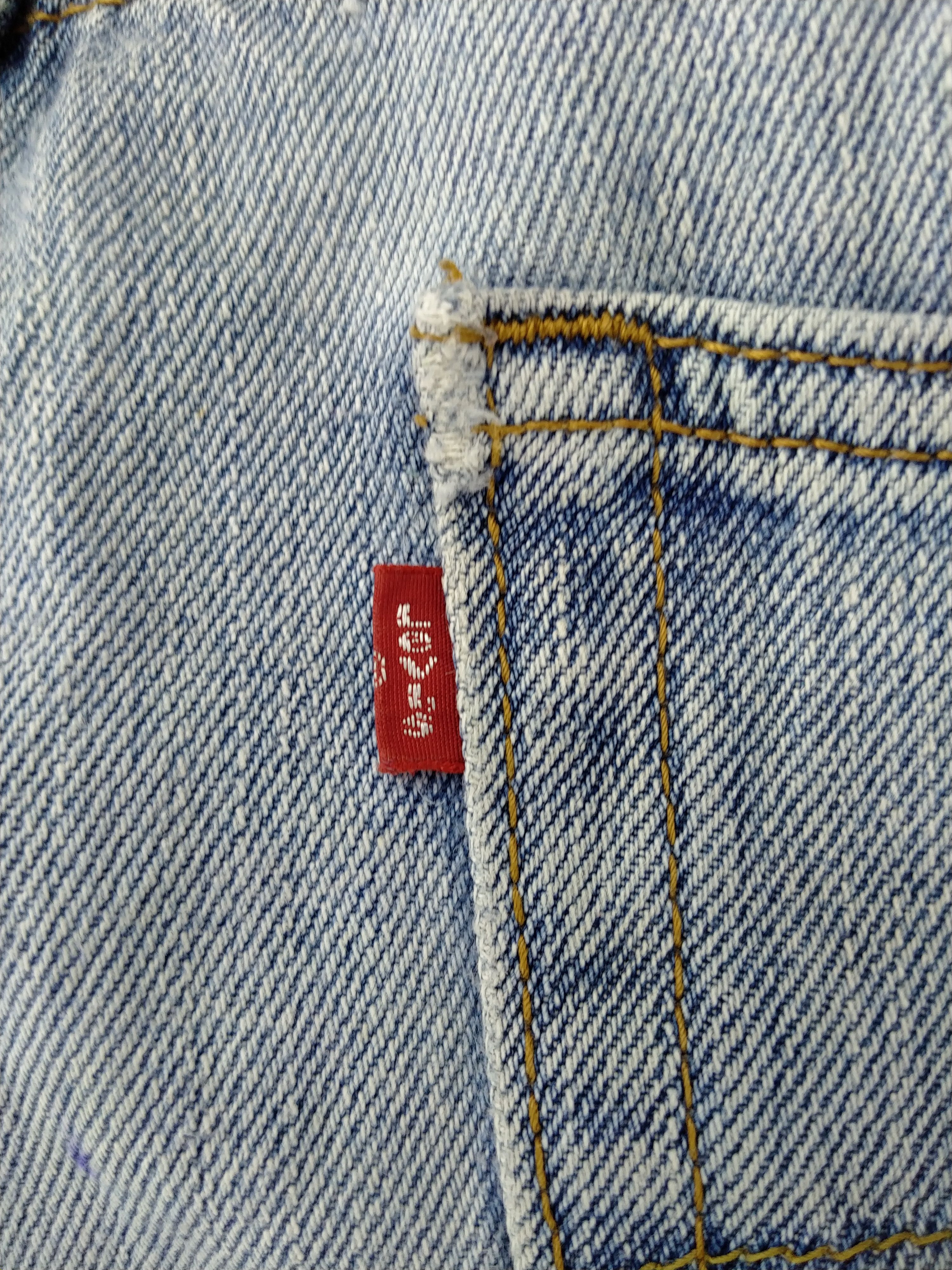 Levi's Light Wash Vintage Levi's 550 Relaxed Fit Denim -JN402 Size US 37 - 11 Thumbnail