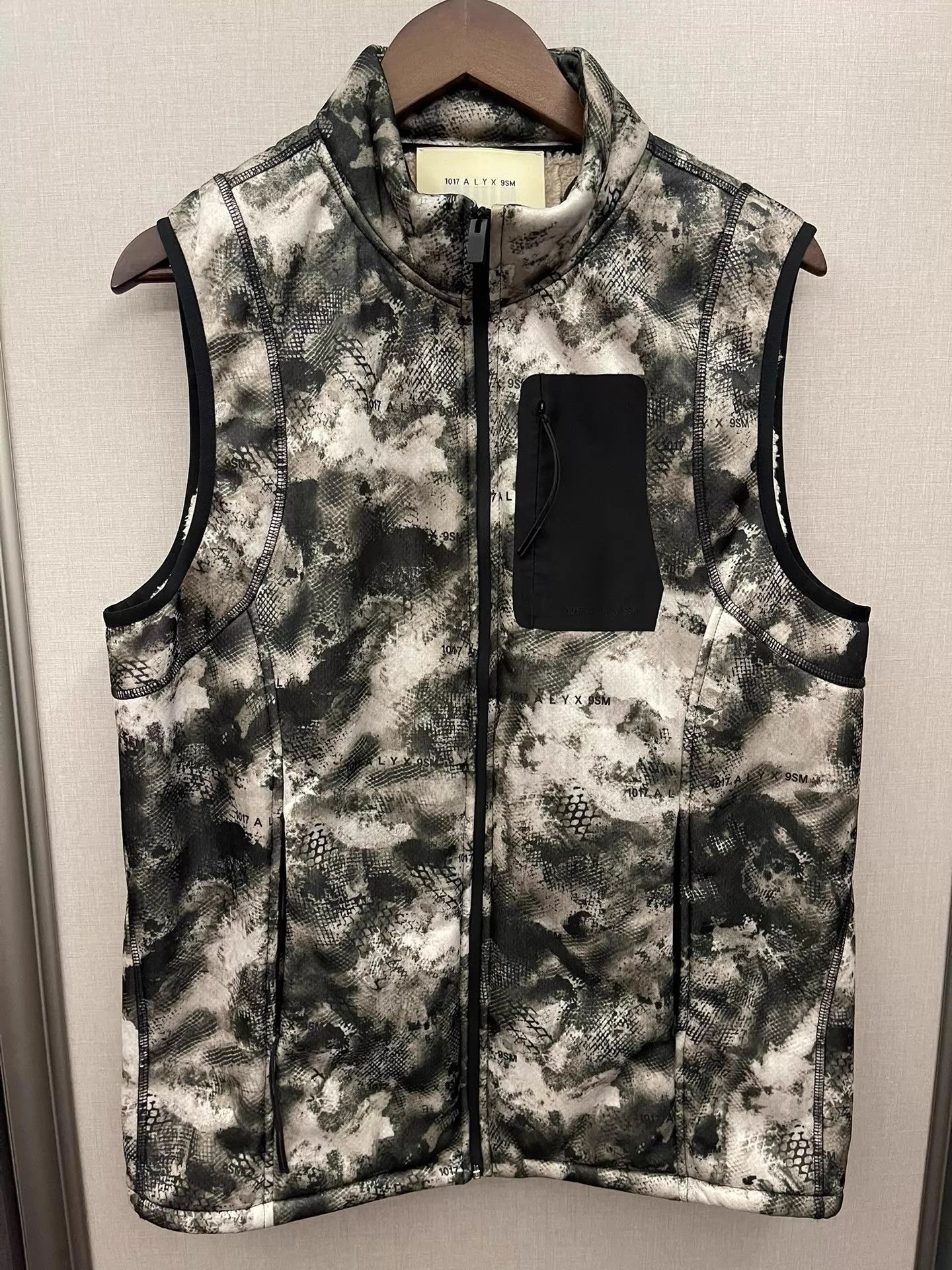 1017 ALYX 9SM 1017 ALYX 9SM ss19 snake print tactical vest M Size US M / EU 48-50 / 2 - 1 Thumbnail