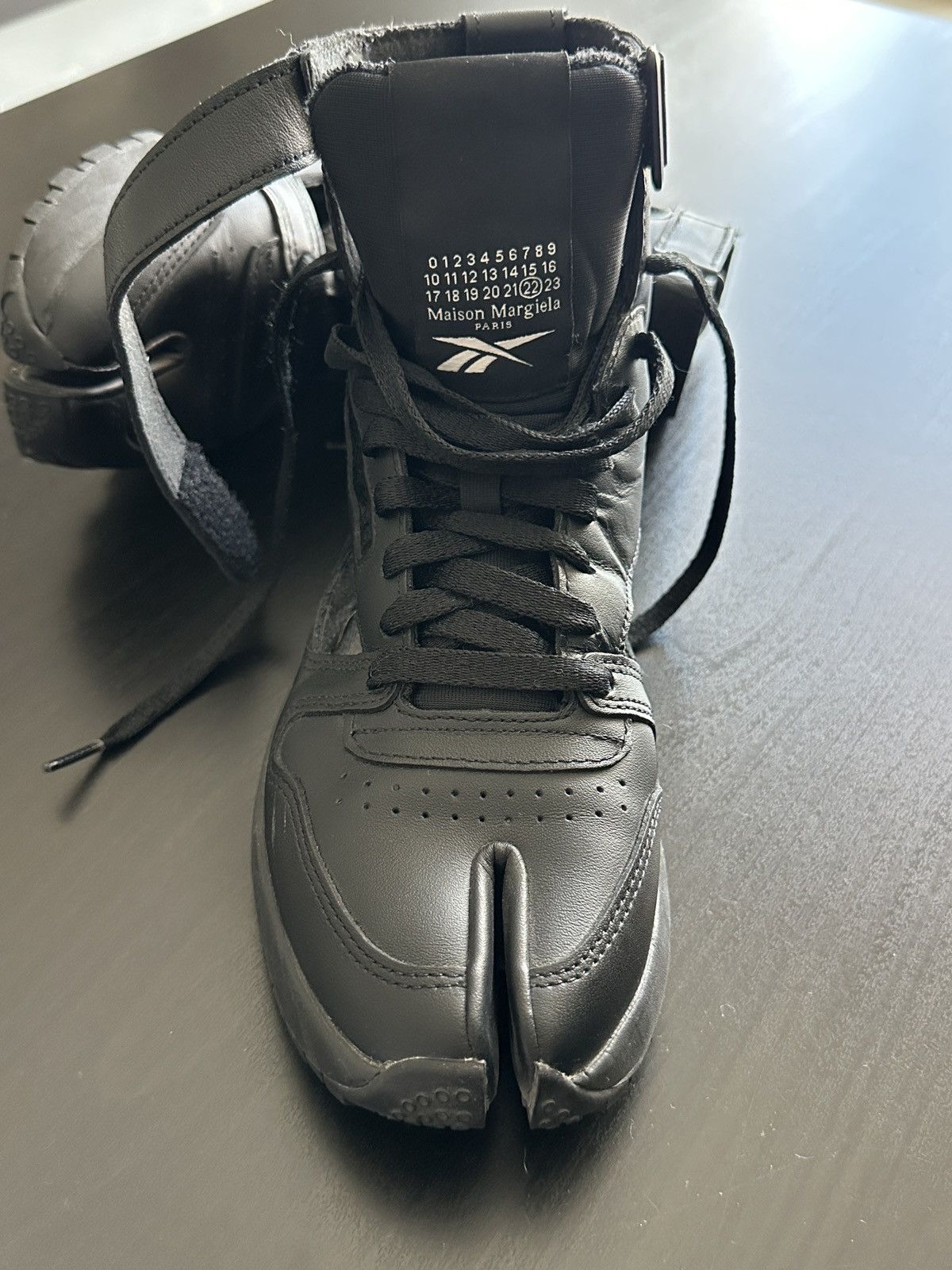 Maison Margiela × Reebok Maison Margiela x Reebok Classic Leather Tabi High Black Size US 7 / EU 40 - 5 Thumbnail
